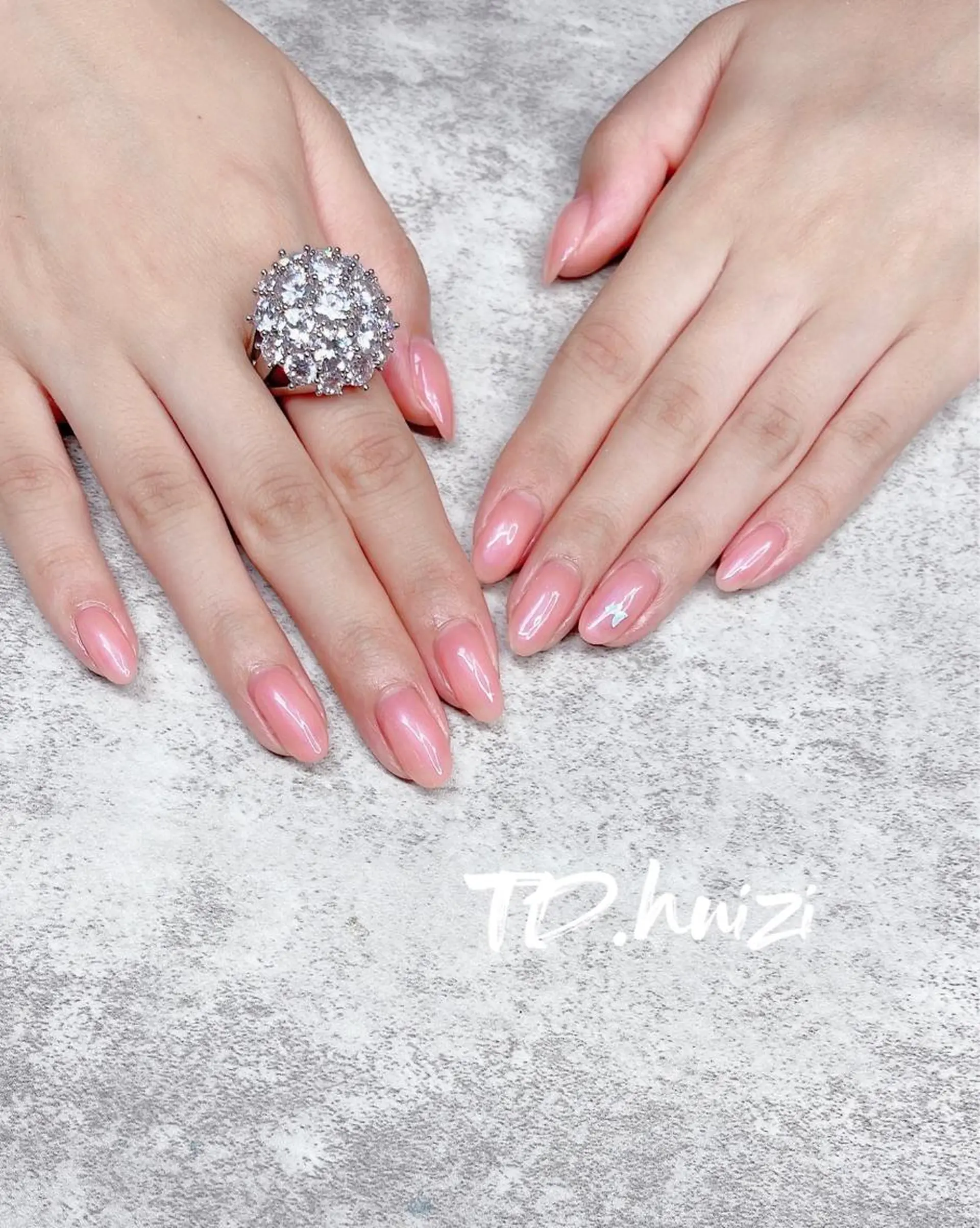 ミディアム めぐみのネイルサロン 惠のネイルデザイン