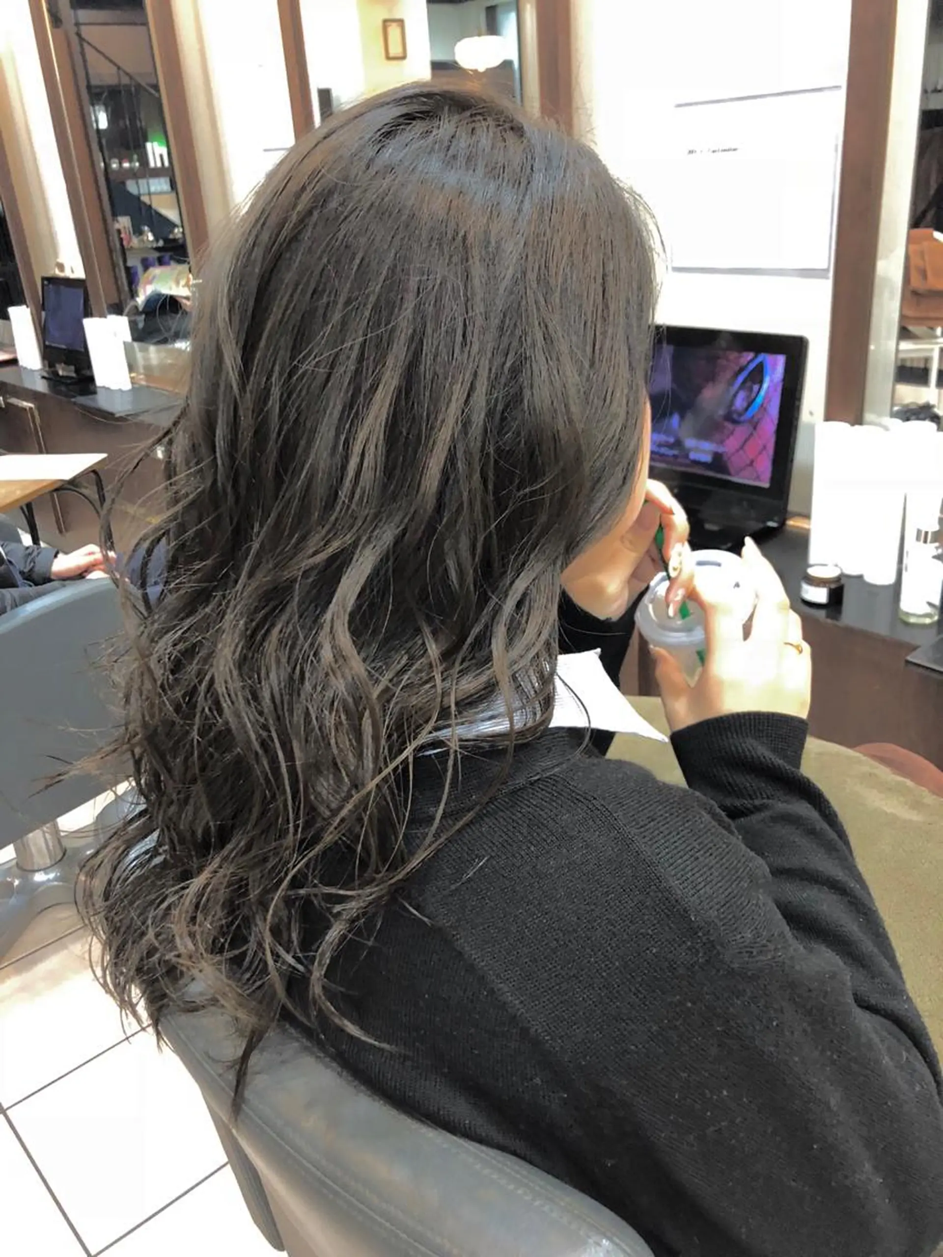 セミロング カラー アッシュ カット パーマ SHAFT Ieiriのヘアスタイル