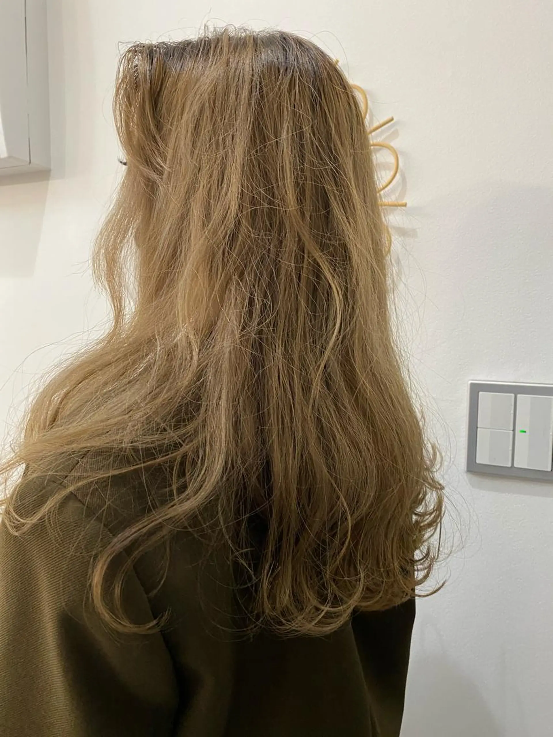 ロング ボブ/ハイトーン REINAのヘアスタイル