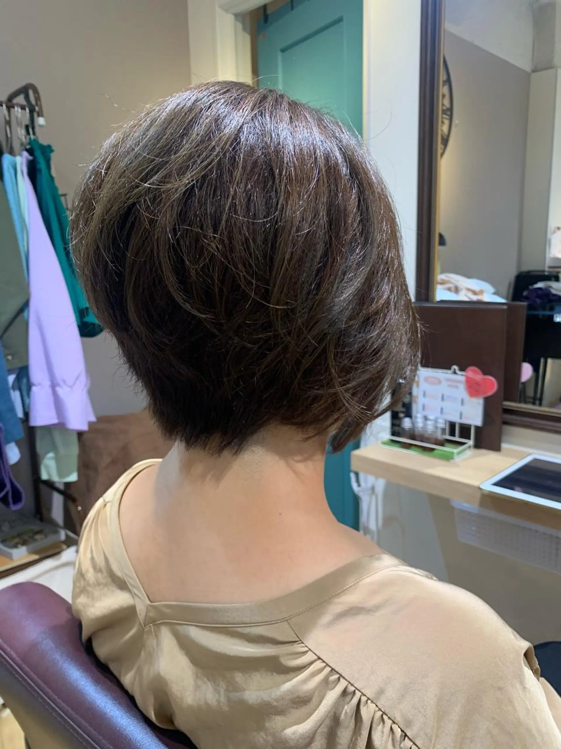 ショート カラー パーマ ヘアアレンジ メンズ キッズ テラコッタ 顔周りカット レイヤーカット ショートヘア ストレートパーマ ORGA所属・飯塚 朋代のヘアスタイル