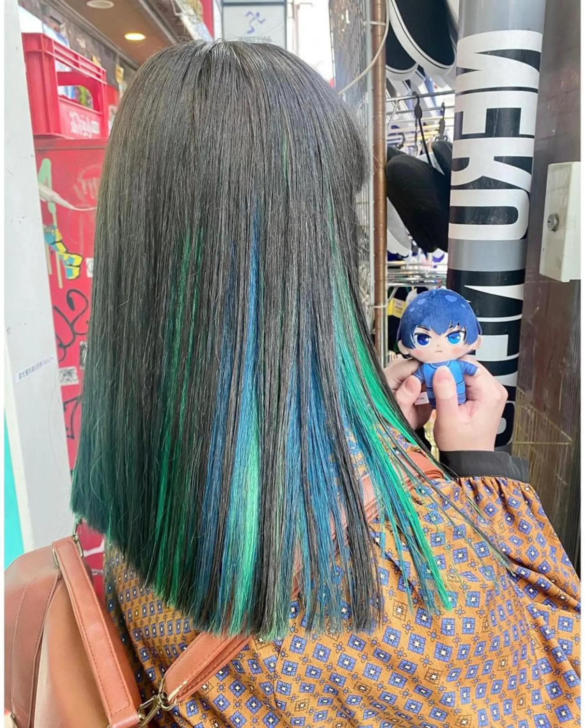 ミディアム カラー ブルーカラー ヘアカラー GARU-ガル-所属・TSUNO🦖 派手髪/オタク美容師のヘアスタイル
