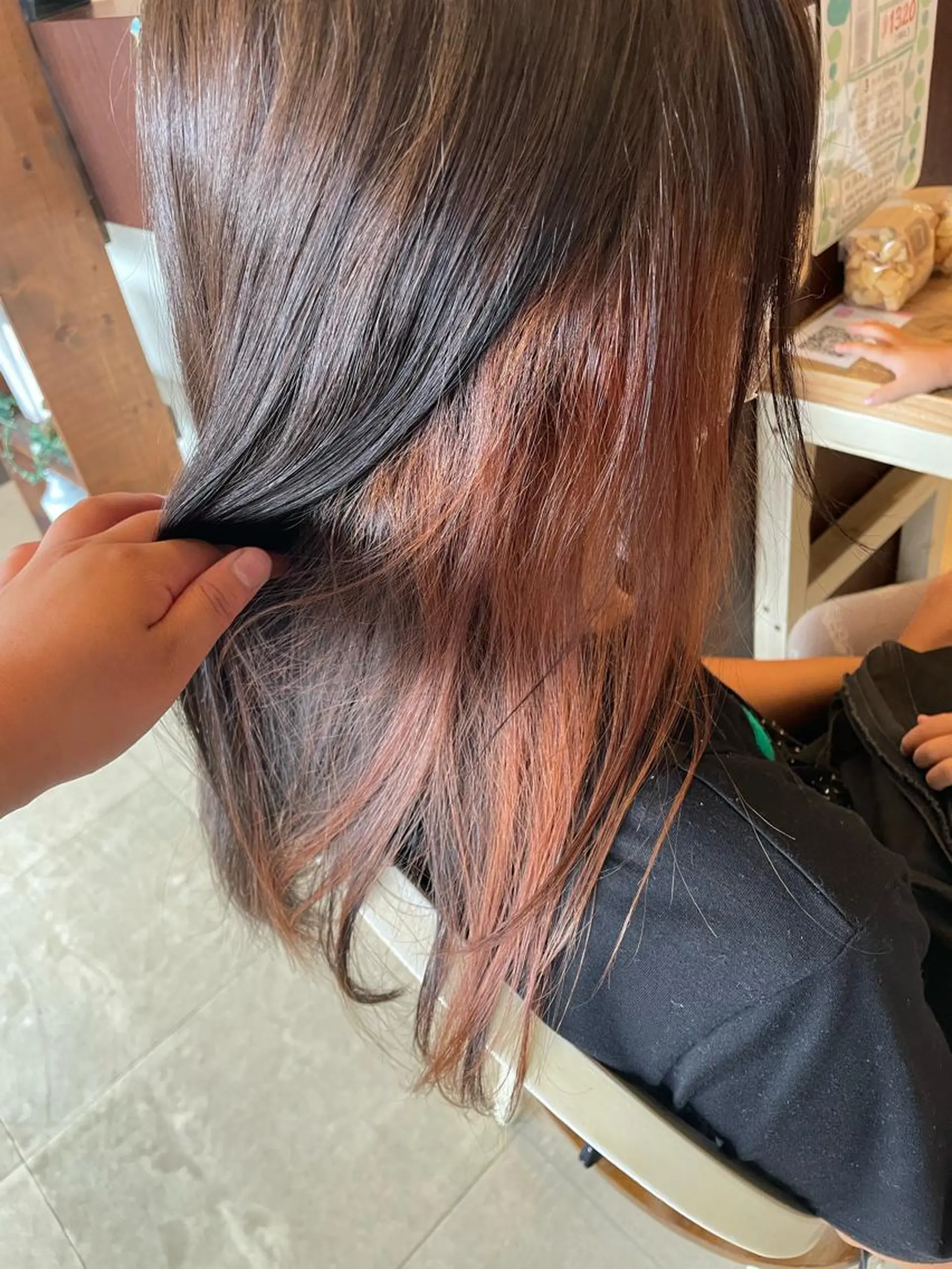 ロング カラー イヤリングカラー オレンジ 美容室 Jフィドルファドル所属・わきた かずなのヘアスタイル