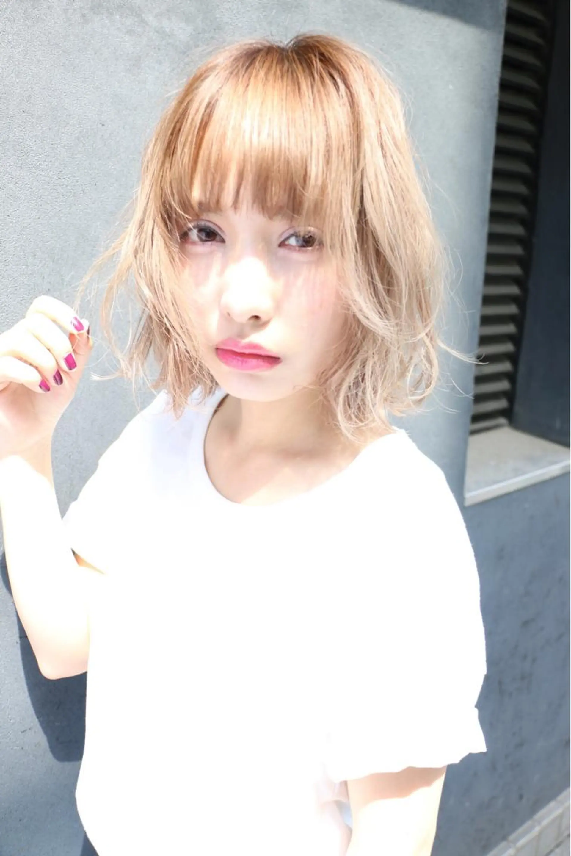 ミディアム カラー ベージュカラー ハイトーンカラー ハイトーンベージュ 鍵山 千秋のヘアスタイル