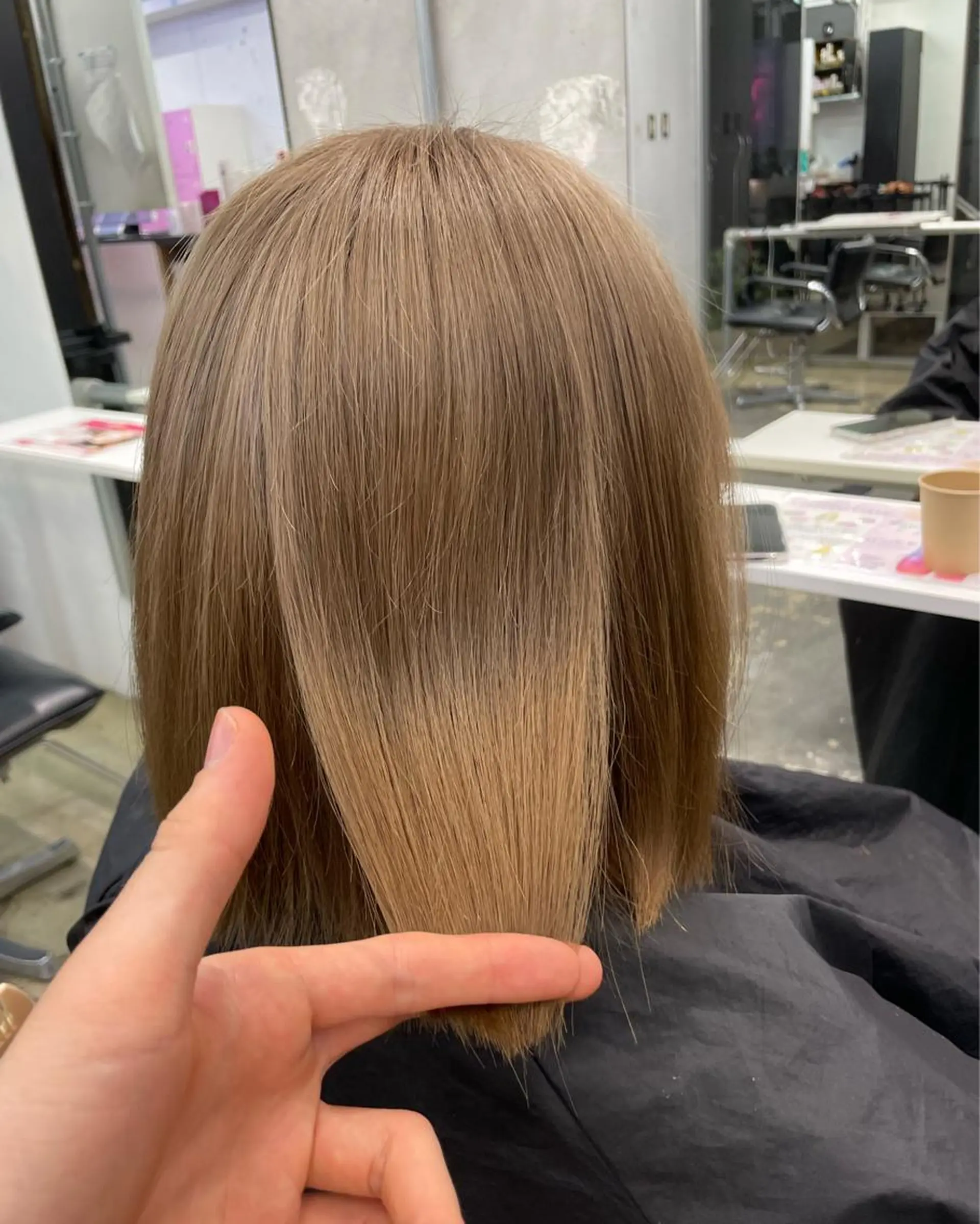 ミディアム カラー ベージュカラー ミルクティーベージュ ザクザクレイヤー 🍀/ブリーチ/小田のヘアスタイル