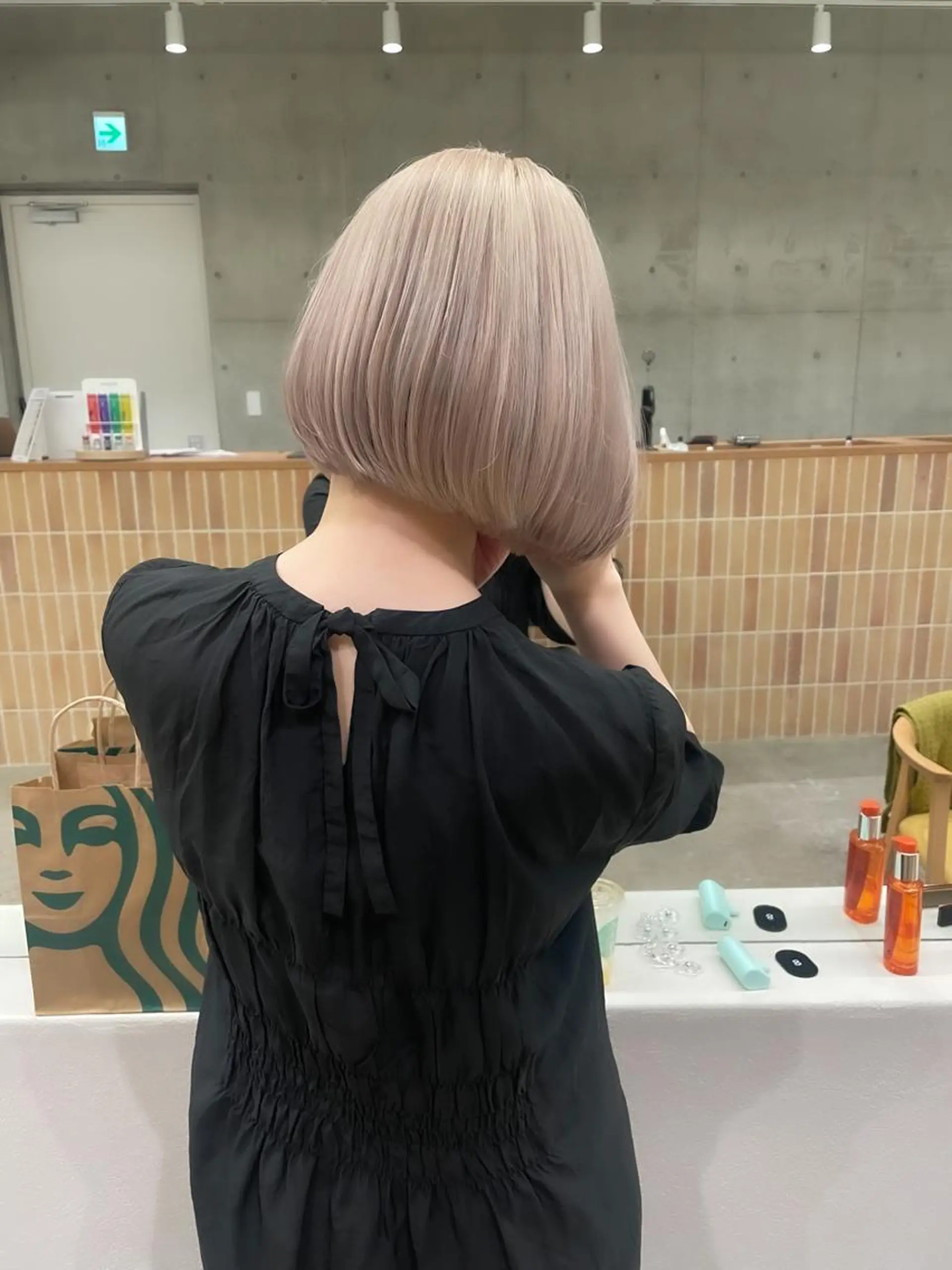 ショート カラー ヘアアレンジ ミニボブ/ブリーチ 🌈MISATOのヘアスタイル