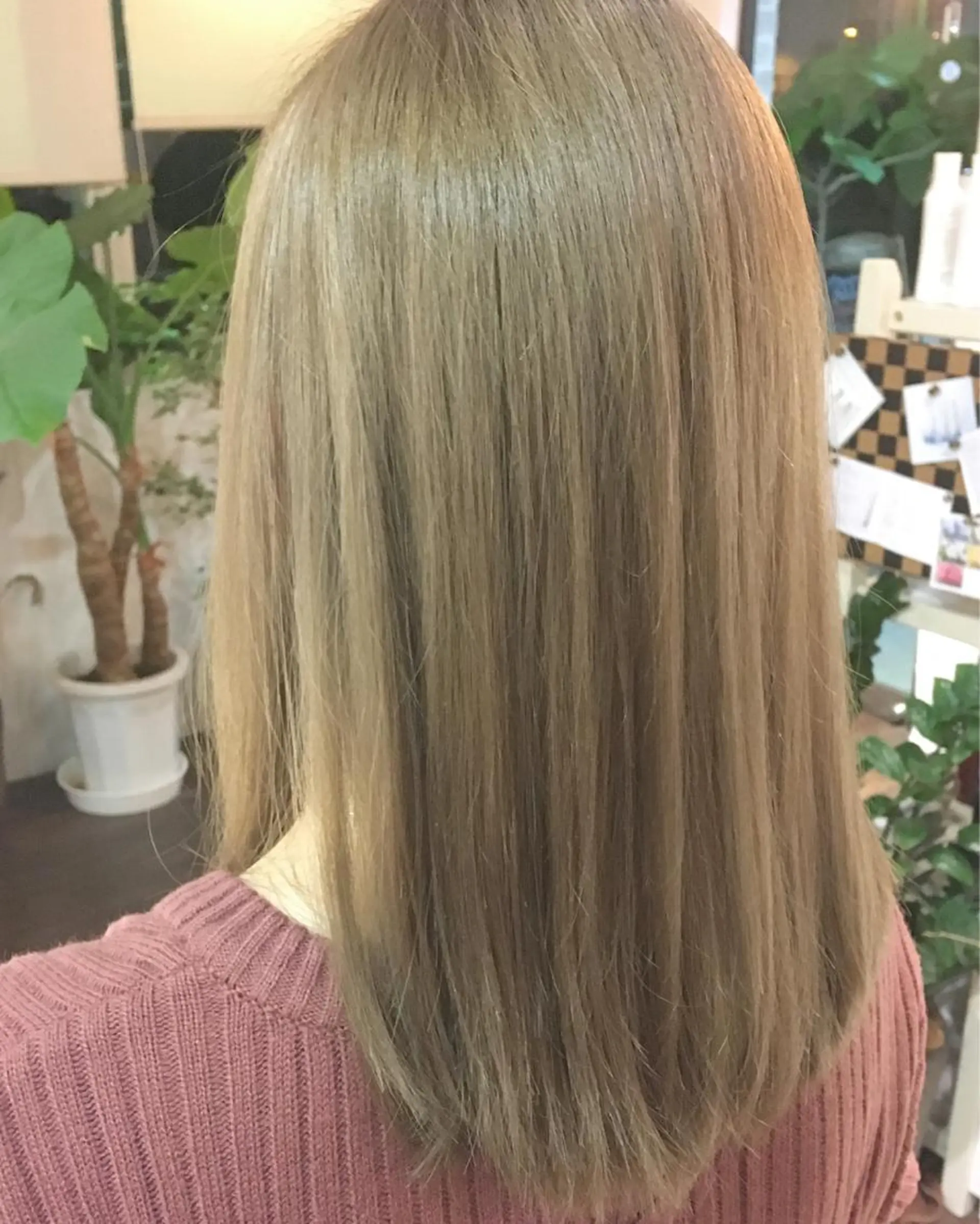 セミロング カラー パーマ ヘアアレンジ ベージュカラー ブロンド ブロンドベージュ エグチ アキラのヘアスタイル