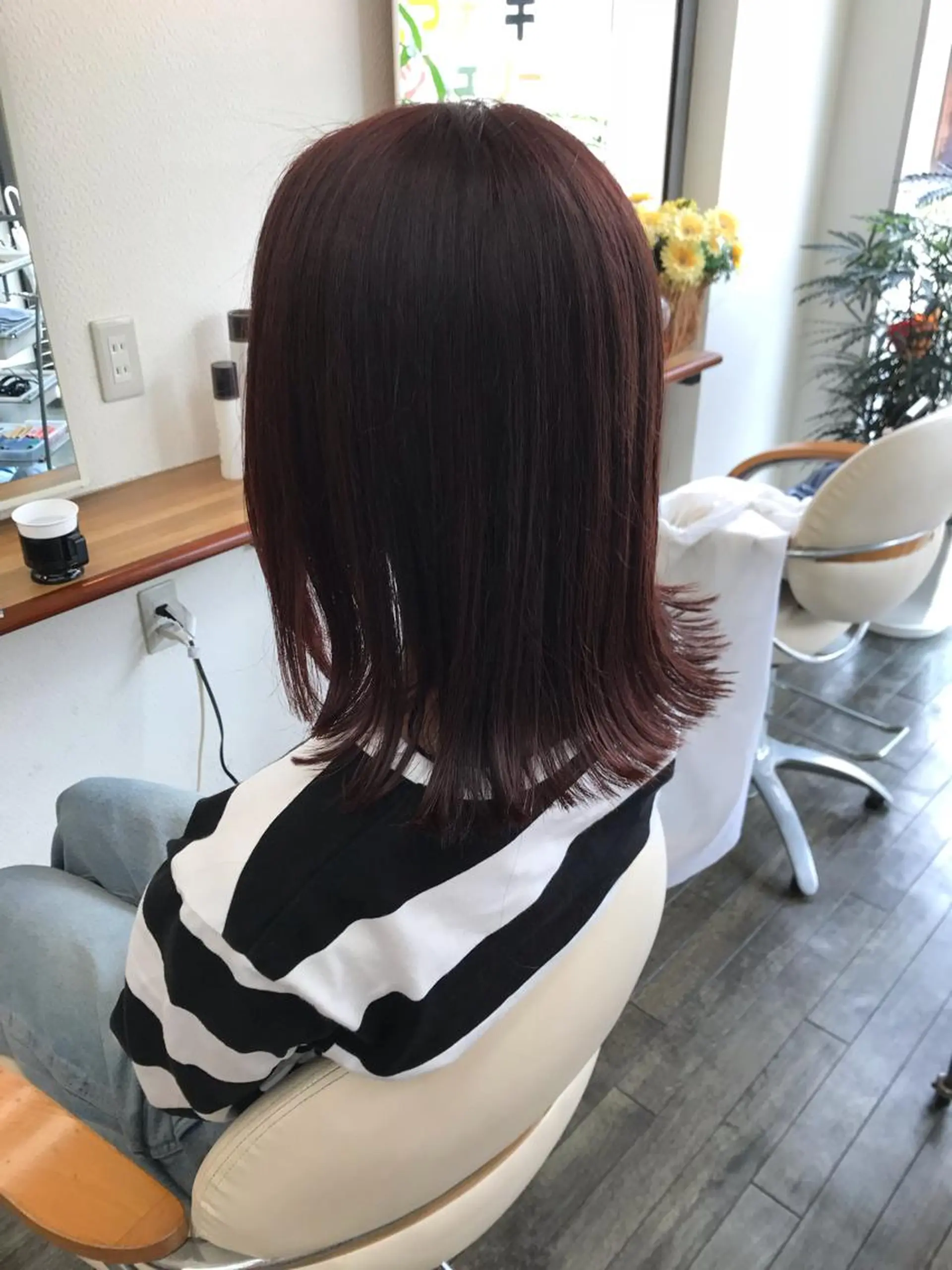 ミディアム カラー ヘアアレンジ パープルカラー ボブ 外ハネヘア 芝 幸大のヘアスタイル