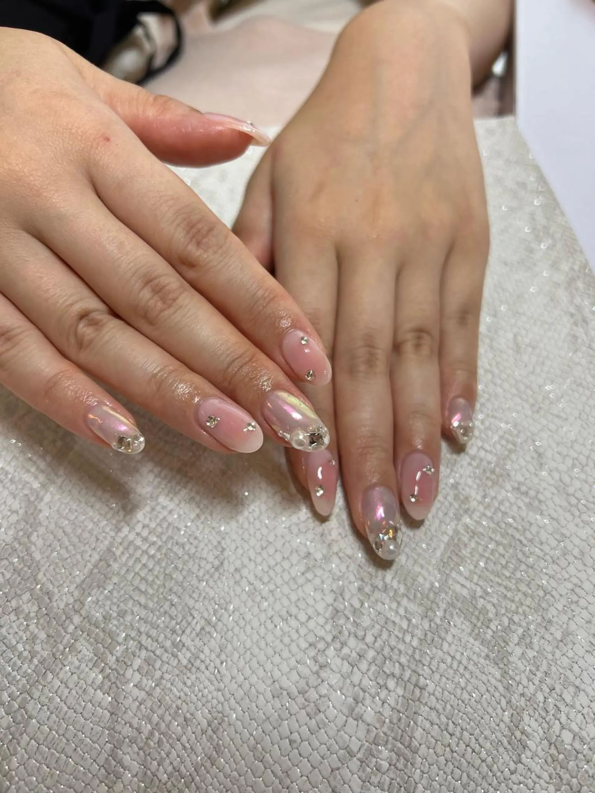 ネイル オーロラネイル ジェルネイル 韓国ネイル マグネットネイル ミラーネイル ちゅるんネイル🪄 耳ツボジュエリー🔗のネイルデザイン