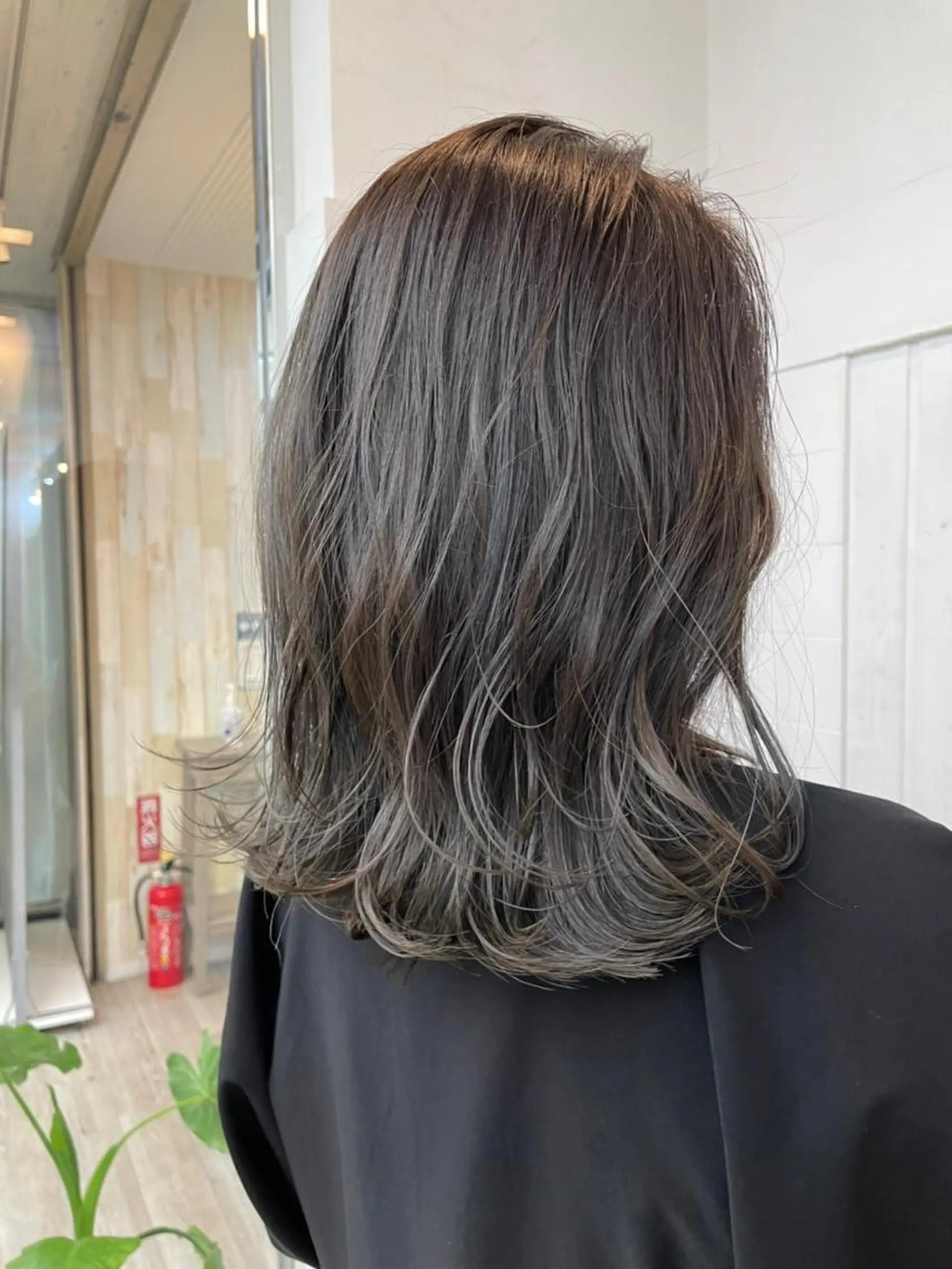 セミロング カラー アディクシーカラー アッシュ ミストバング ブリーチ ブロンド カット ヘアカラー トリートメント N° anfeel 渋谷🪞🫧のヘアスタイル