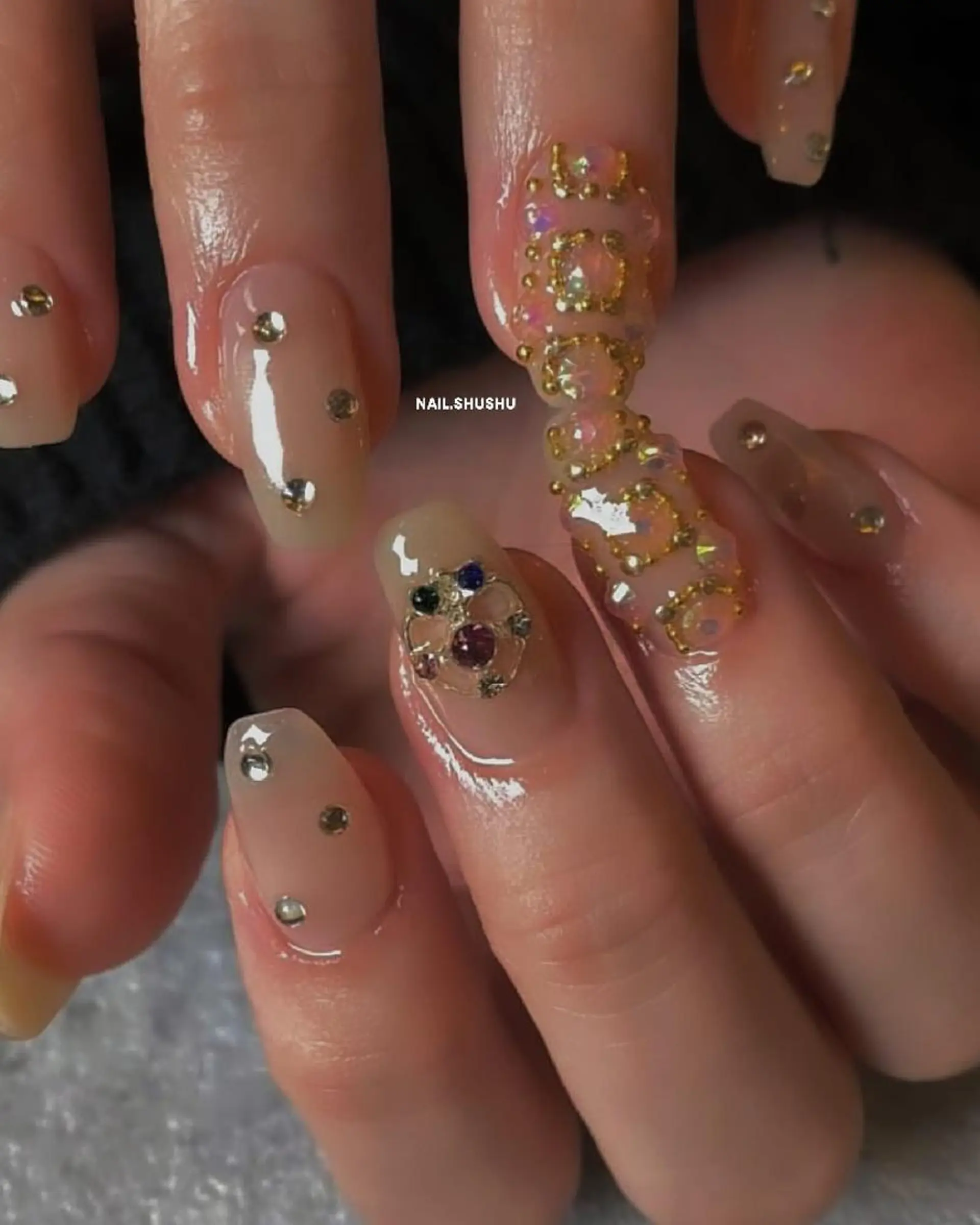 ネイル 持ち込み ニュアンスネイル シンプルネイル 冬ネイル 3dパーツ/流行り 👧shushu❤️のネイルデザイン