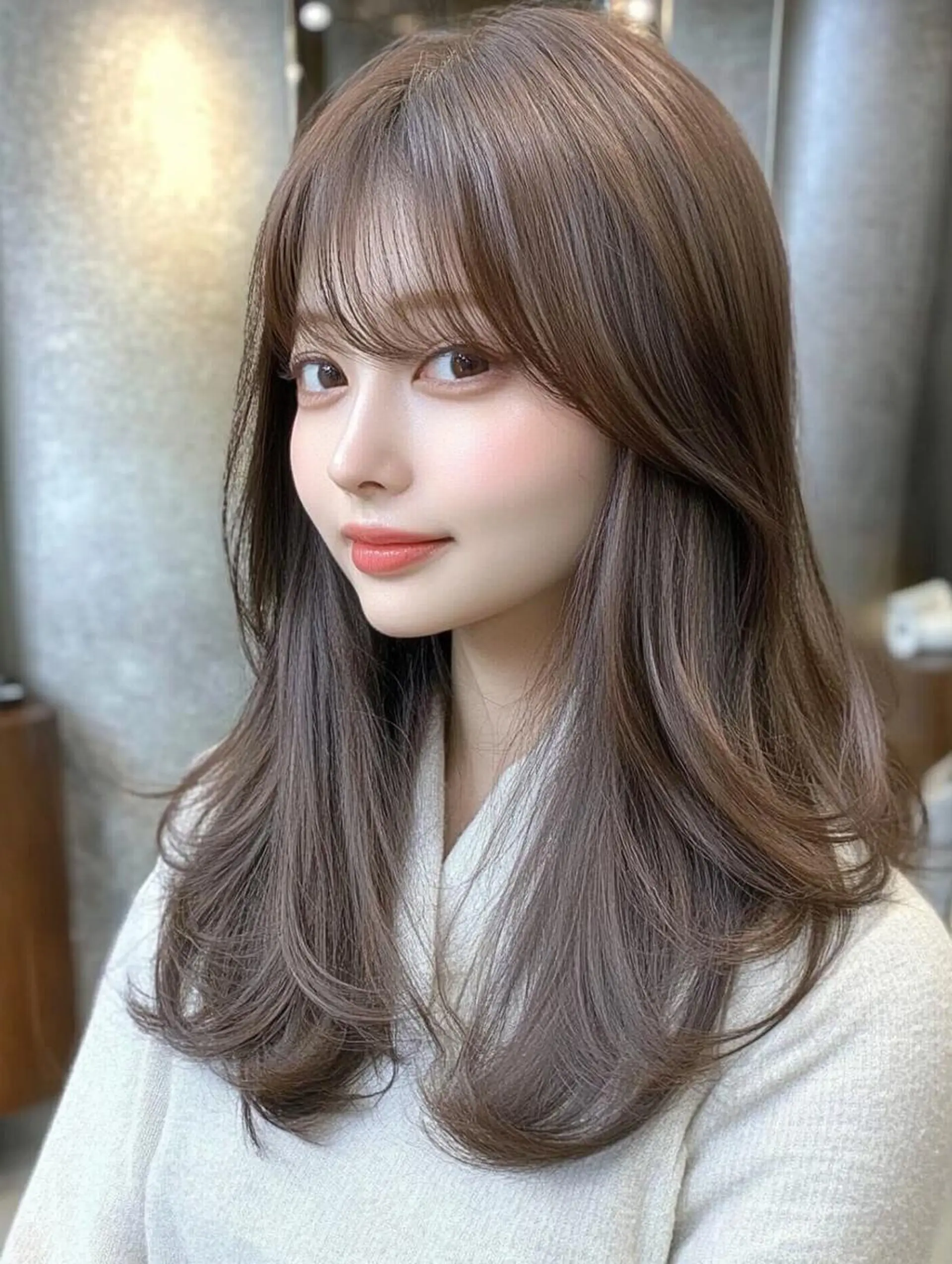 ロング カラー 赤みなしオリーブ ハイトーン×レイヤーのヘアスタイル