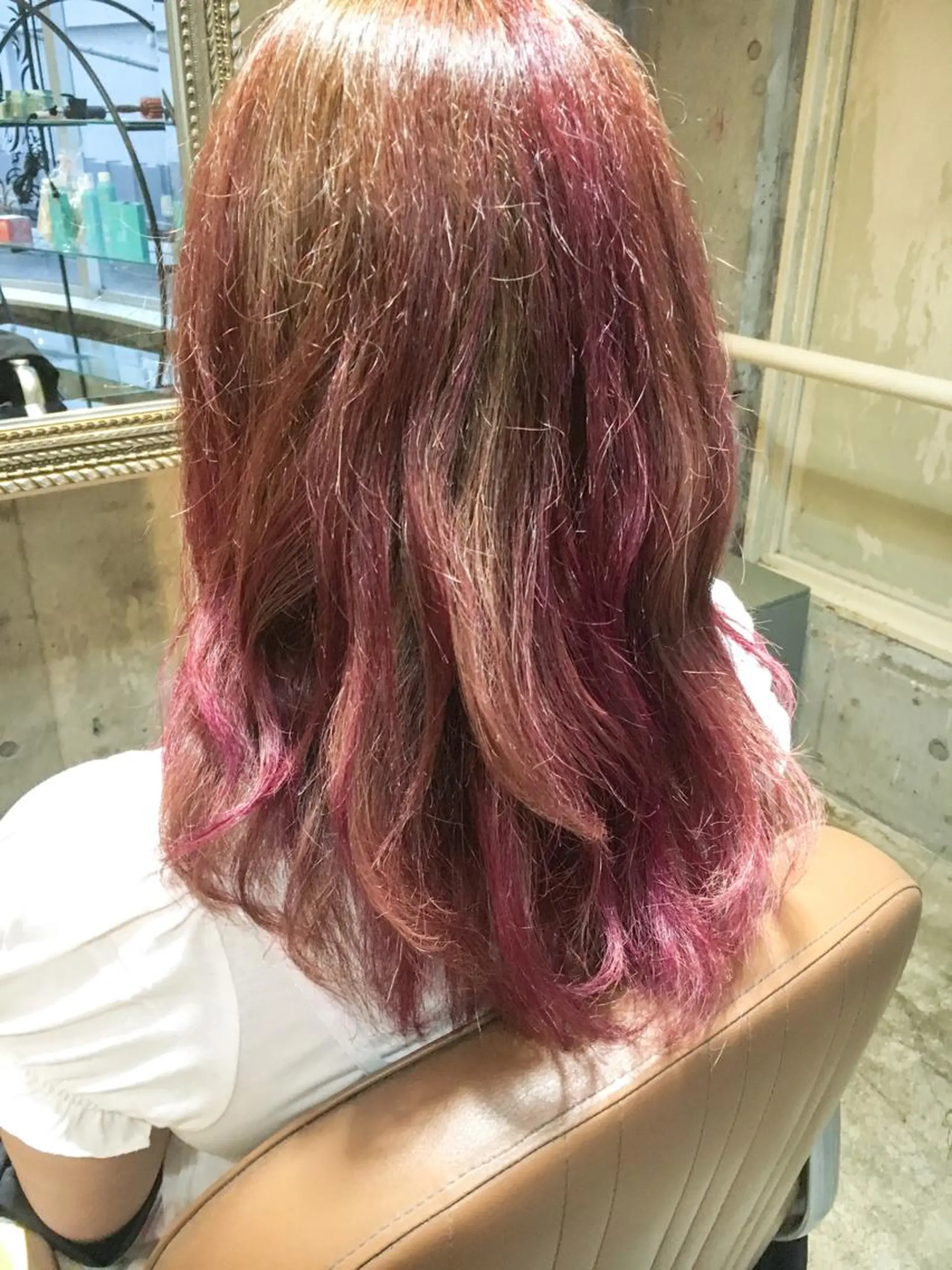 セミロング カラー ベージュカラー ハイライトカラー ミルキーベージュ ピンクカラー ハイライト 北條 優輝のヘアスタイル