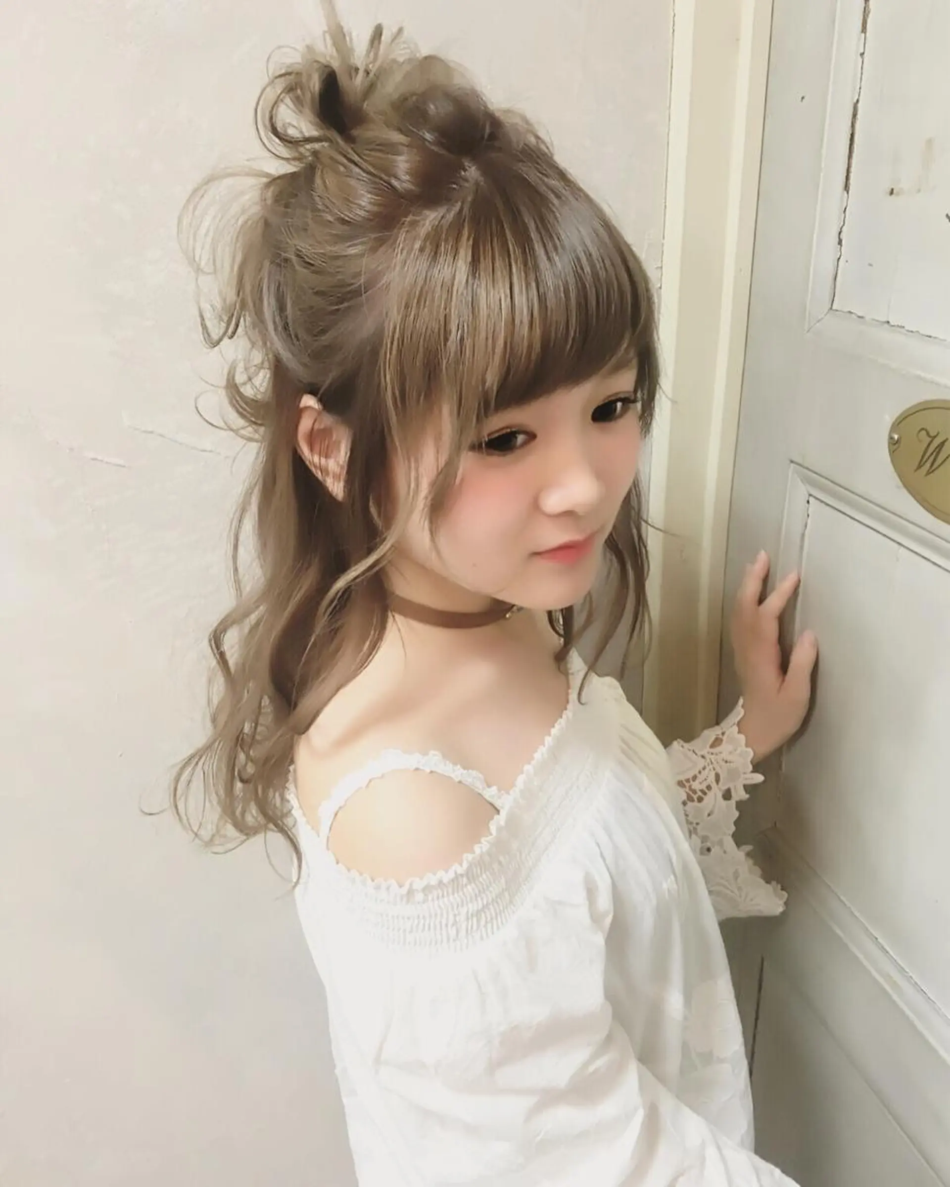 セミロング カラー パーマ ヘアアレンジ お団子ヘア autre所属・大久保 ひでなりのヘアスタイル