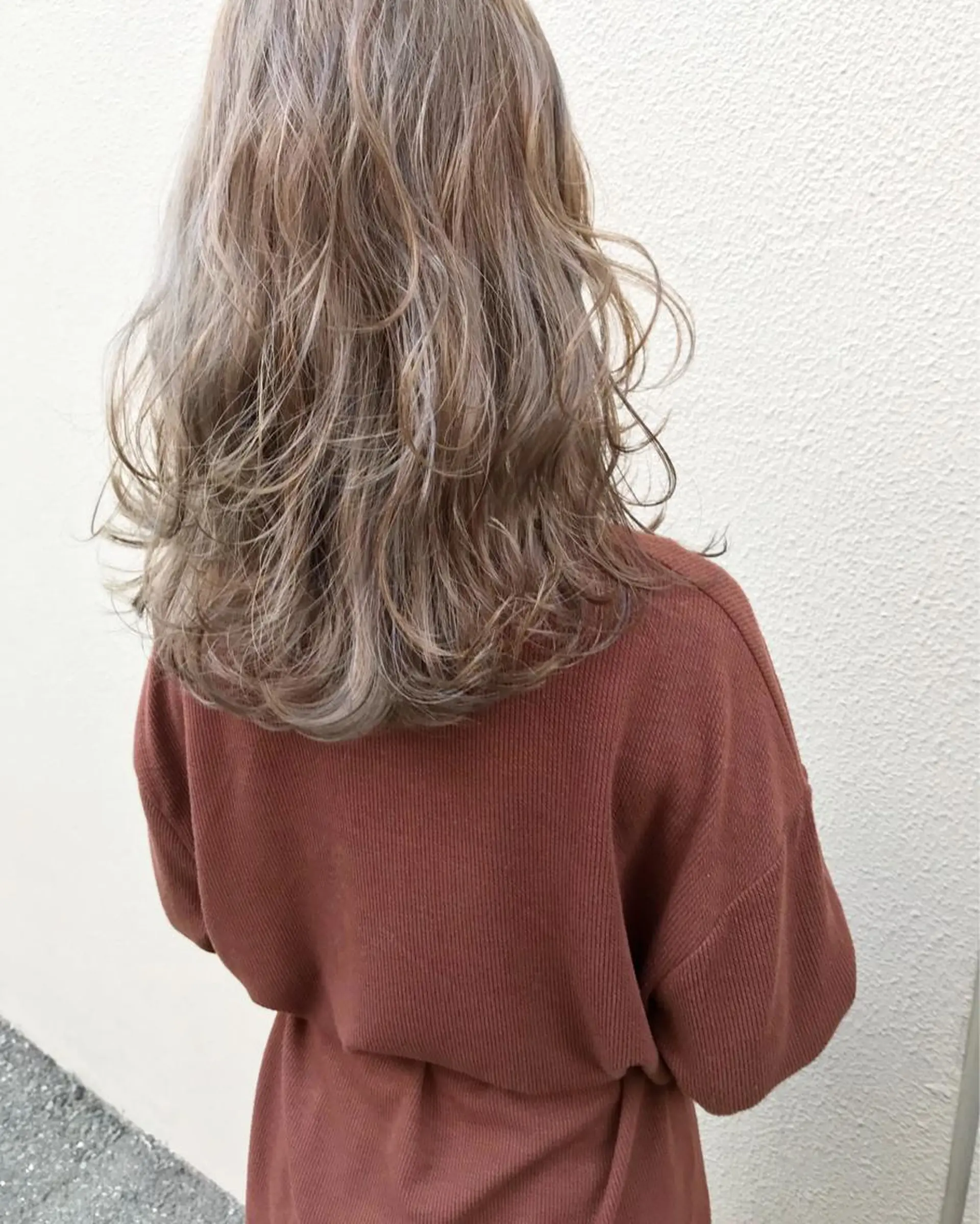 セミロング ラベンダーベージュ ハイライト レイヤーカット カット ヘアカラー Musiiik hairのヘアスタイル