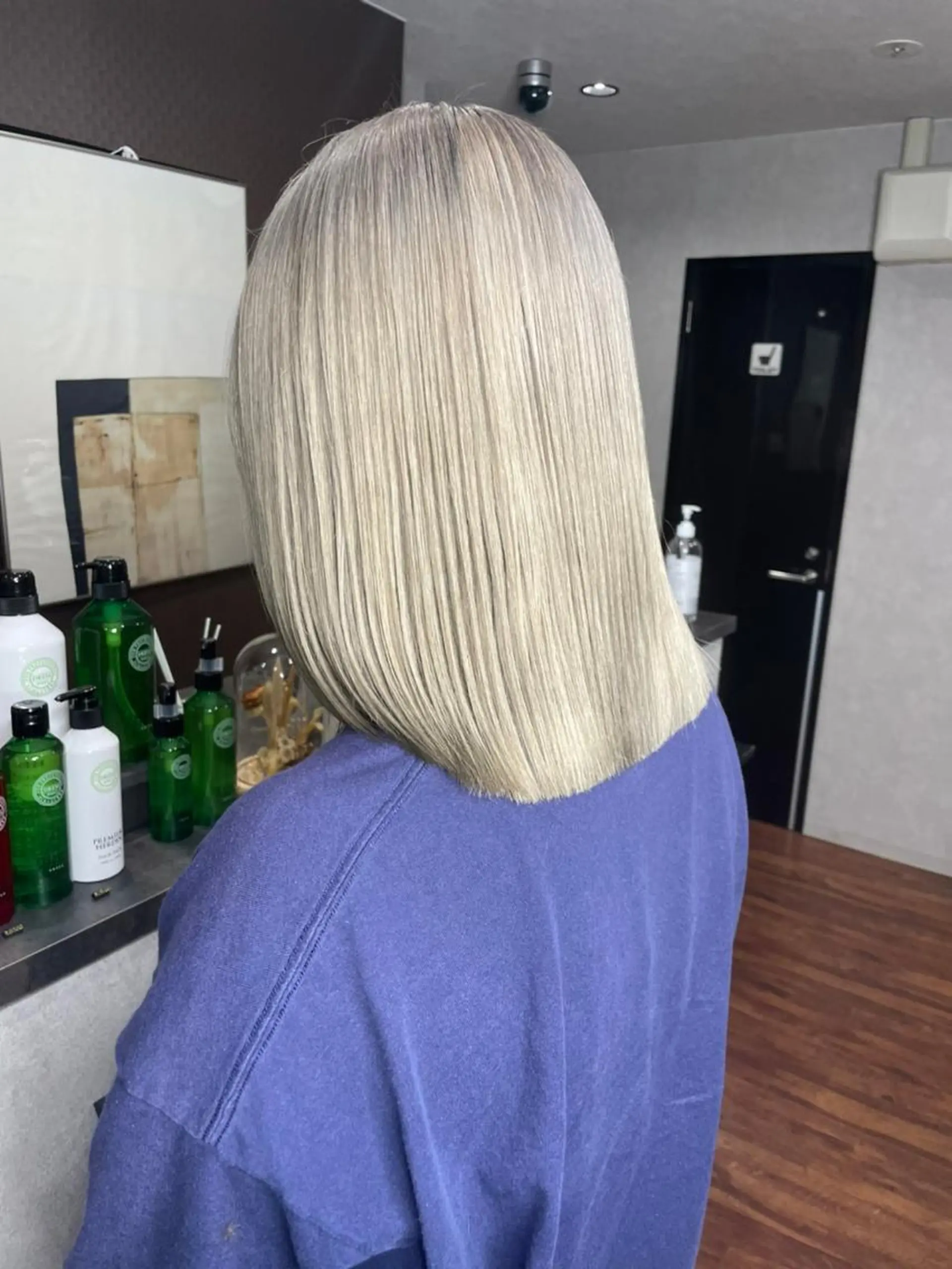 カラー カット ヘアカラー トリートメント ＿WHITE鳳店 アンダーバーホワイトのヘアスタイル