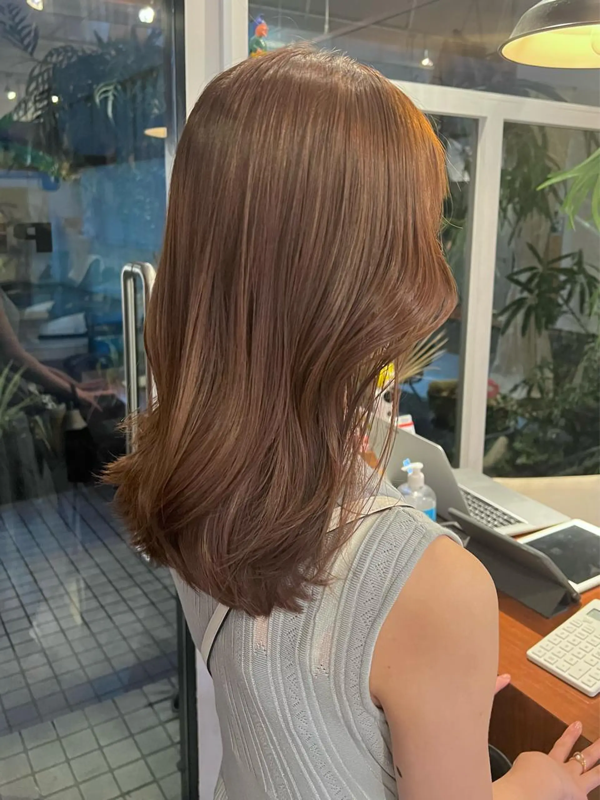 ミディアム カット ヘアカラー トリートメント ヘッドスパ ヘアセット 柔らかブラウン/顔周 りレイヤー♡ユウシのヘアスタイル