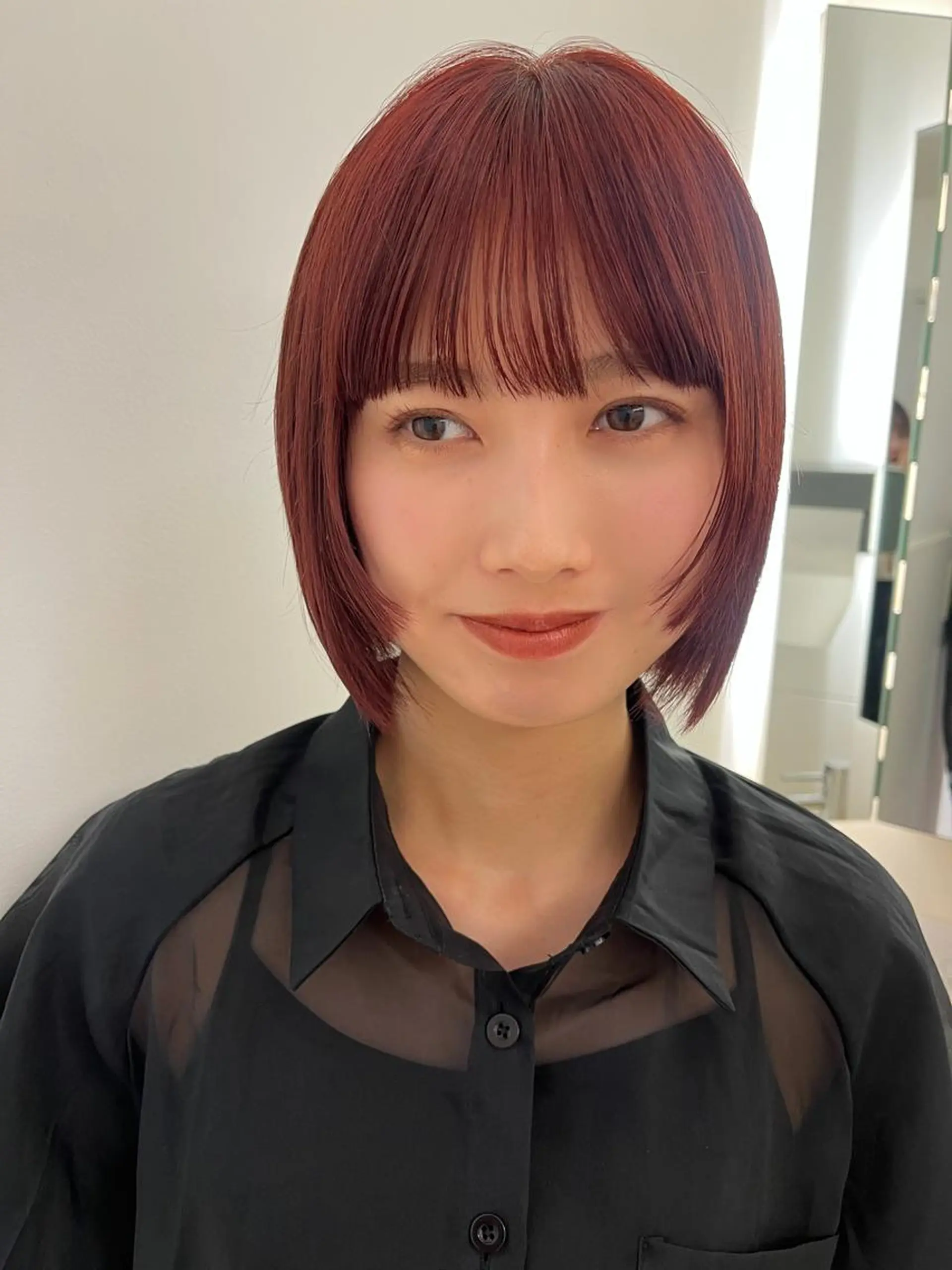 ミディアム カラー レッドカラー 顔まわり/レイヤー/ 透明感/まいな🥨のヘアスタイル