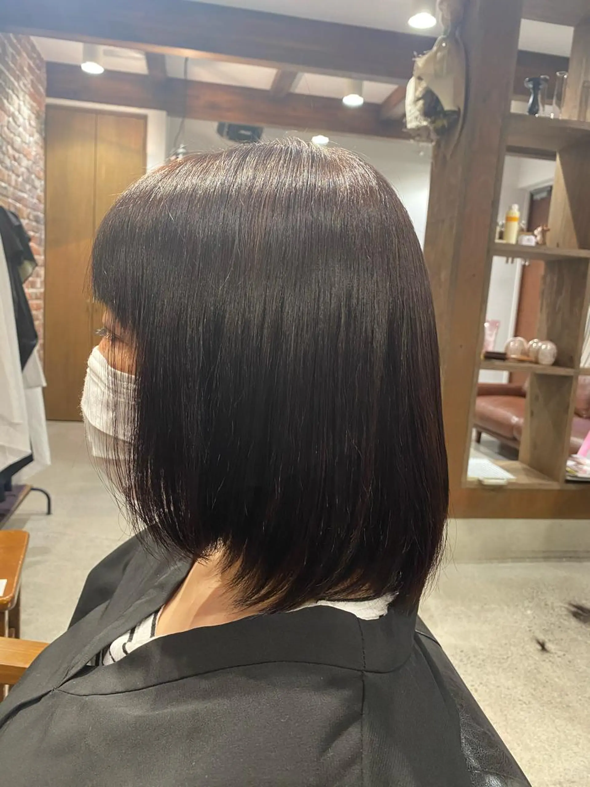 ミディアム カラー ミディアムレイヤー ベージュカラー ピンクカラー レイヤーカット ekka所属・沖田 舞衣のヘアスタイル