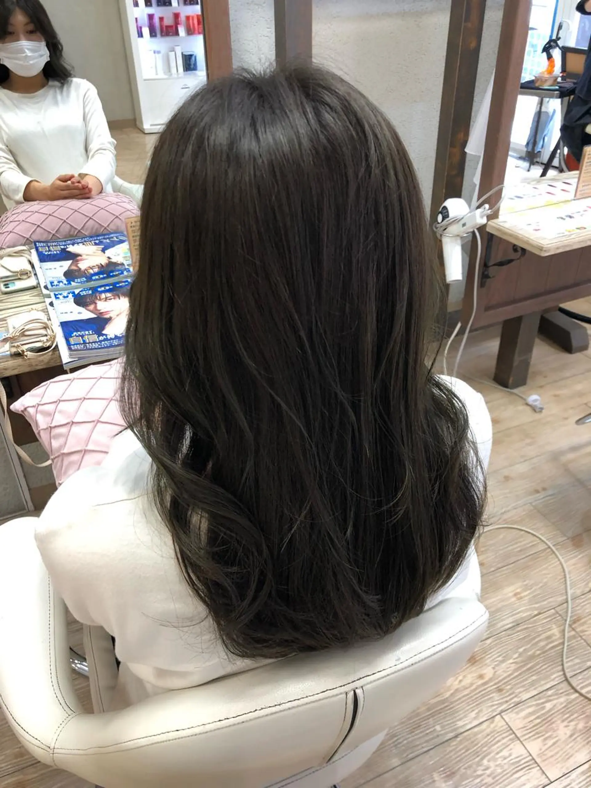 セミロング カラー カット ヘアカラー トリートメント 阿部 美咲のヘアスタイル