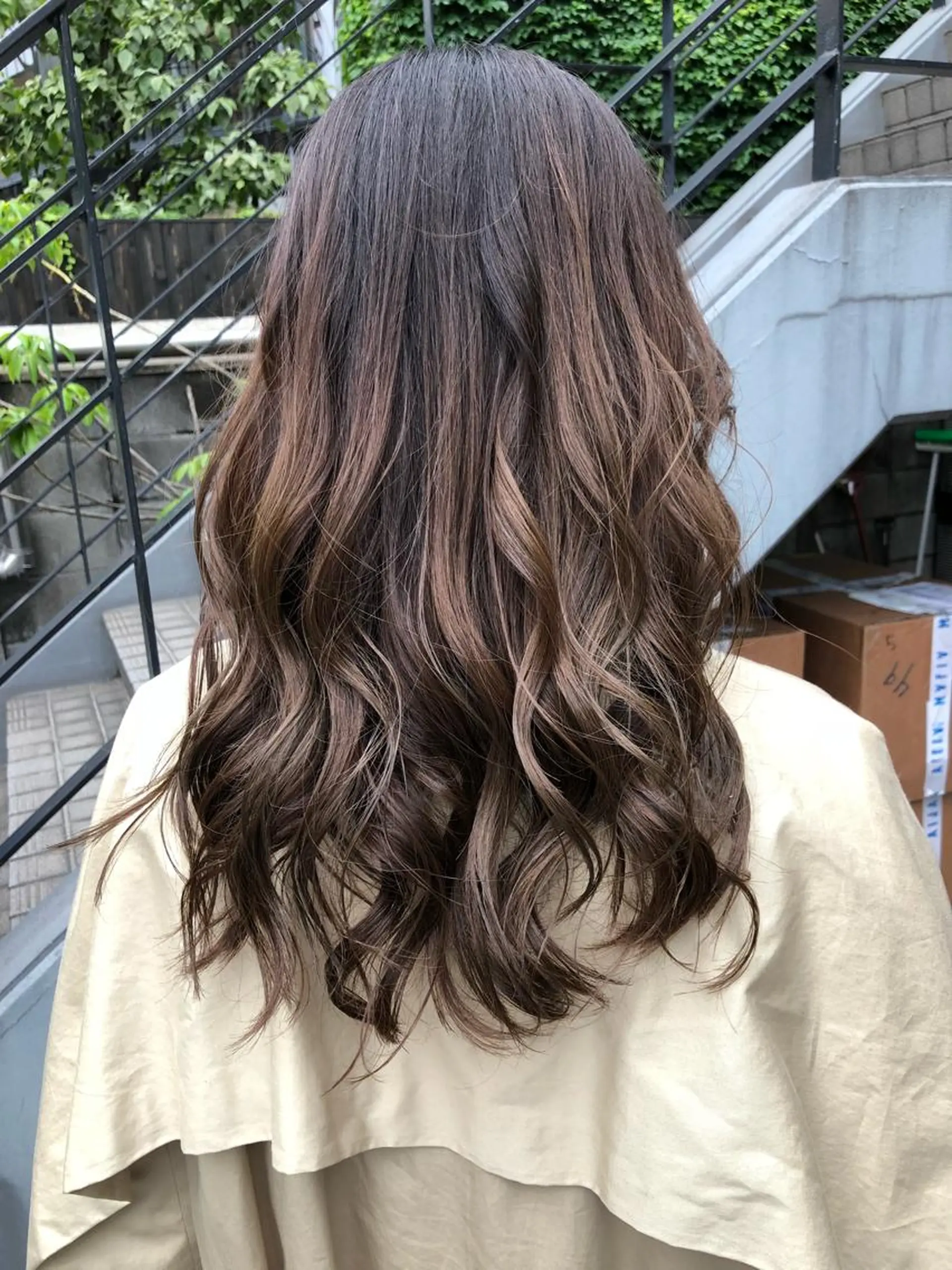 ロング カラー ブリーチ グラデーションカラー ブリーチなしカラー THE DAY所属・AKI HASHIMOTOのヘアスタイル