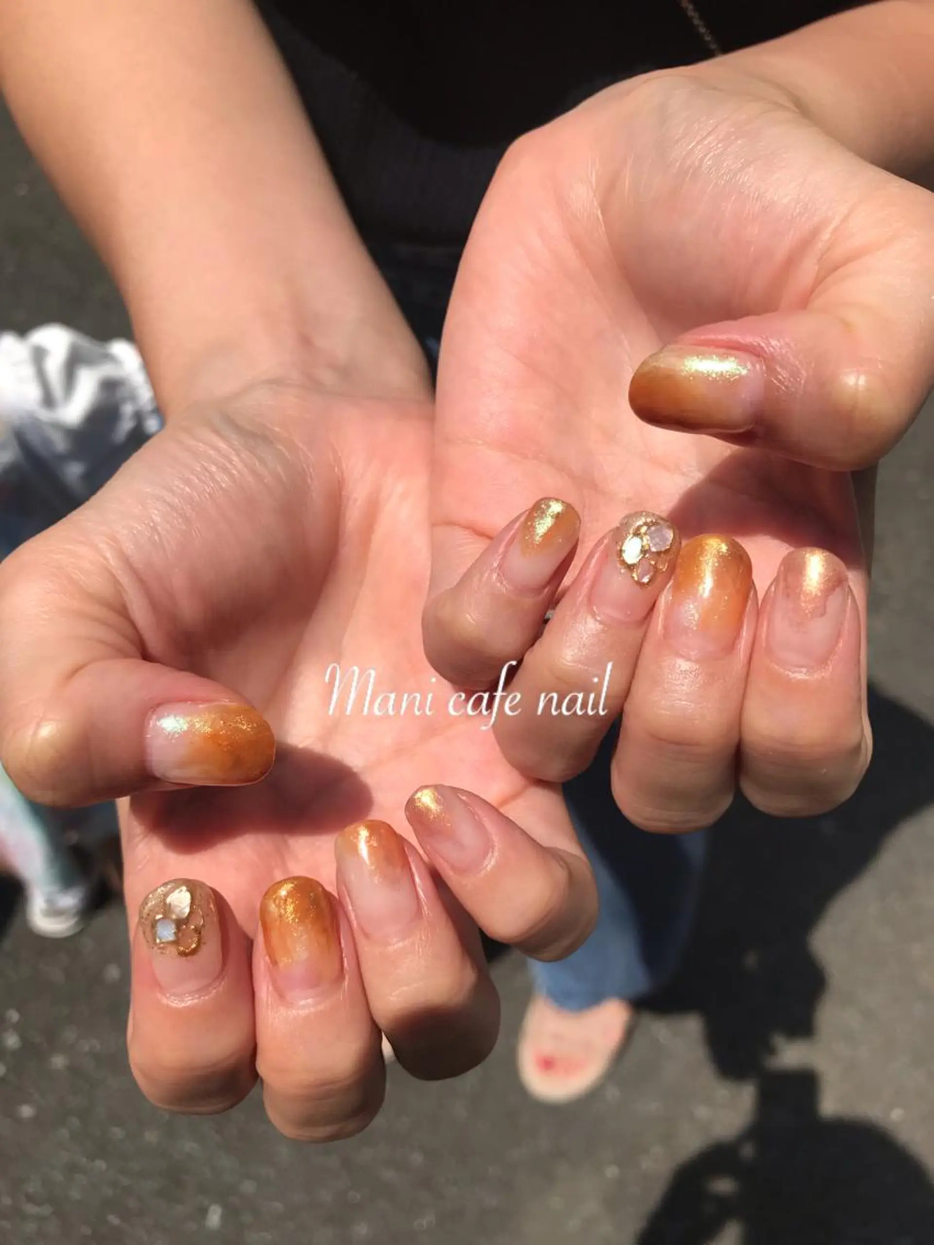 ネイル ブラウン ニュアンスネイル オレンジ ハンドネイル Mani cafe nailのネイルデザイン