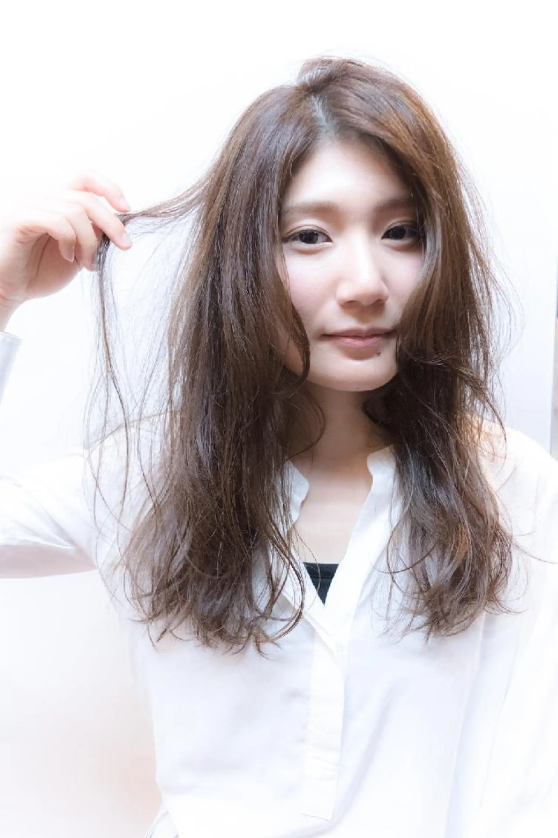 セミロング カラー アッシュ ベージュカラー 透明感カラー 原田 祥彰のヘアスタイル