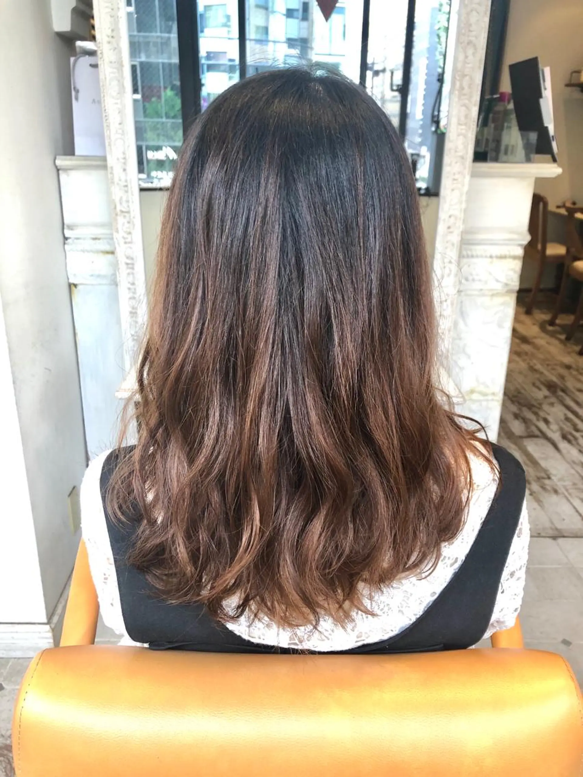 ミディアム 岩谷 愛依のヘアスタイル