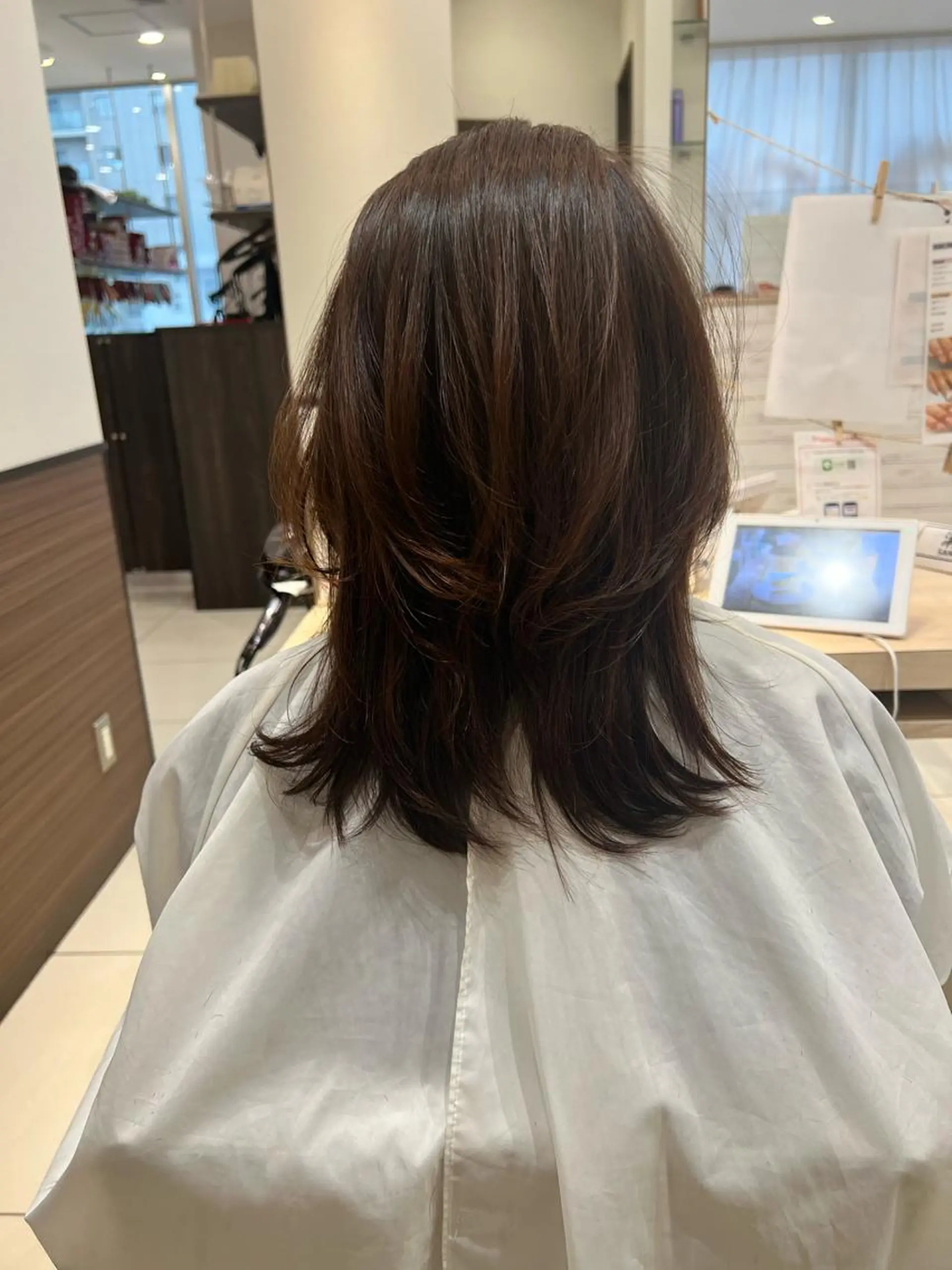 セミロング レイヤーカット 〆田 幸子のヘアスタイル