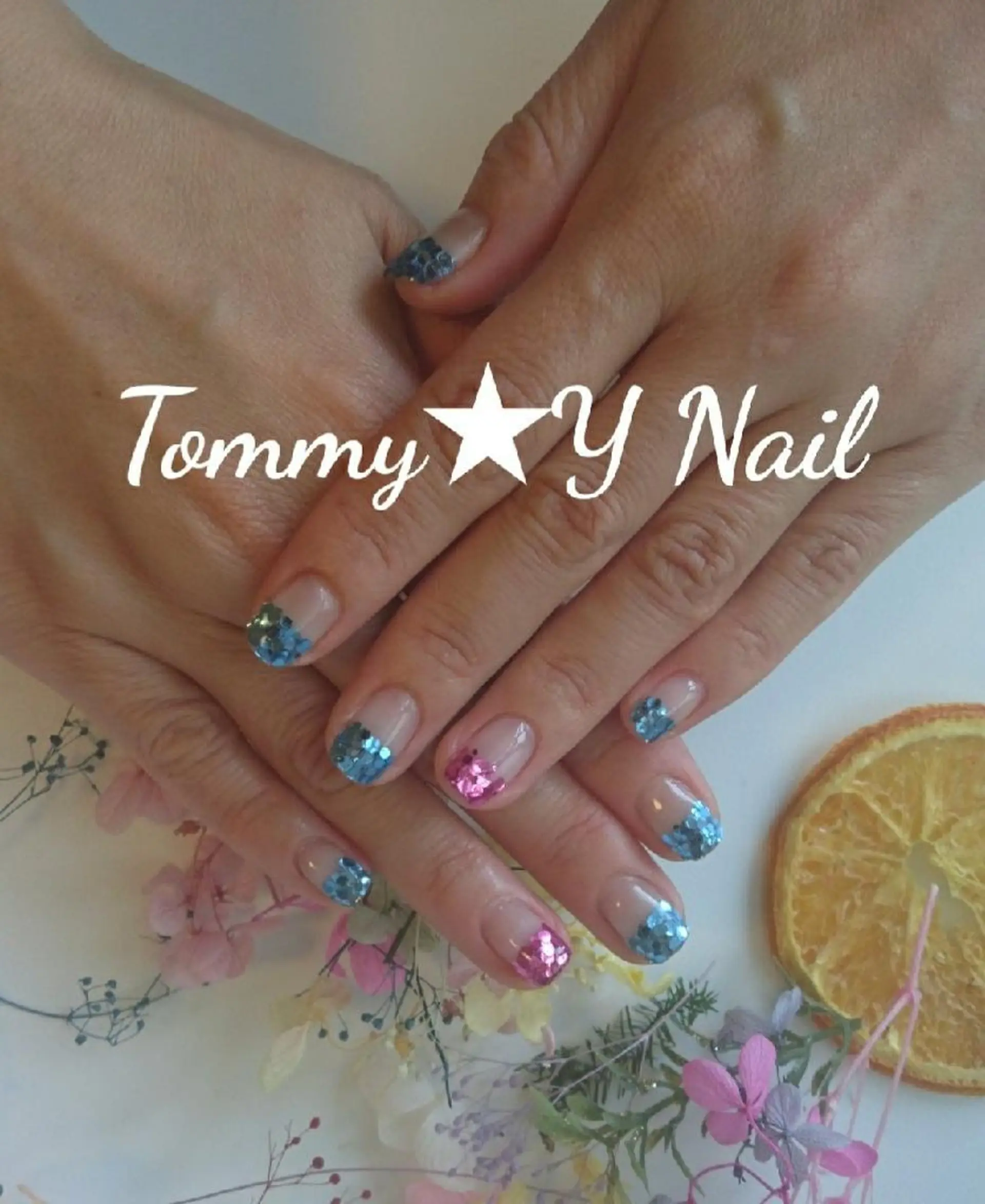 ネイル ジェルネイル ホログラムネイル キラキラネイル ソフトジェル トミーワイネイル所属・トミー ワイのネイルデザイン
