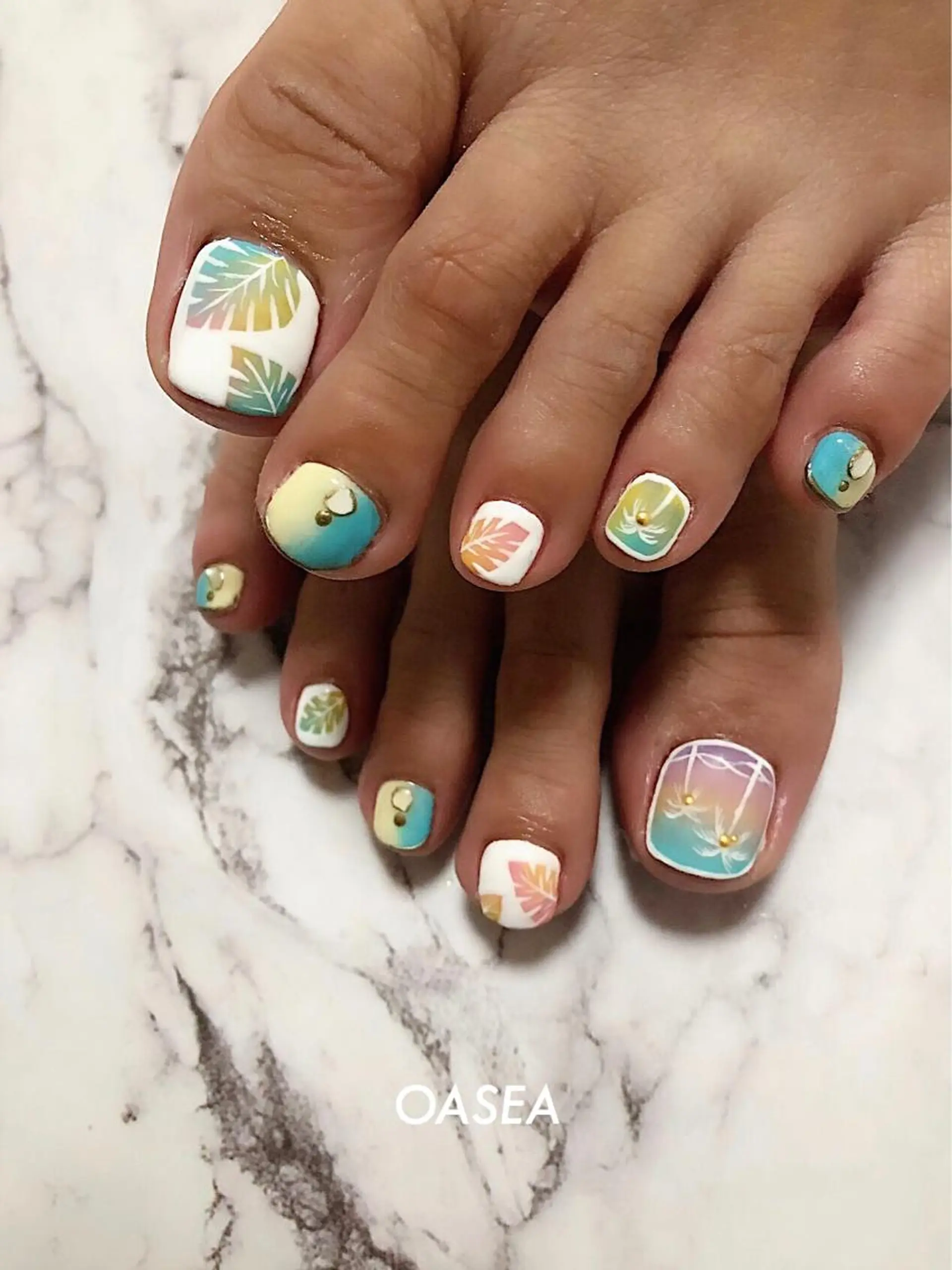 ネイル フットネイル 🌞💜 KAORI 🌴のネイルデザイン