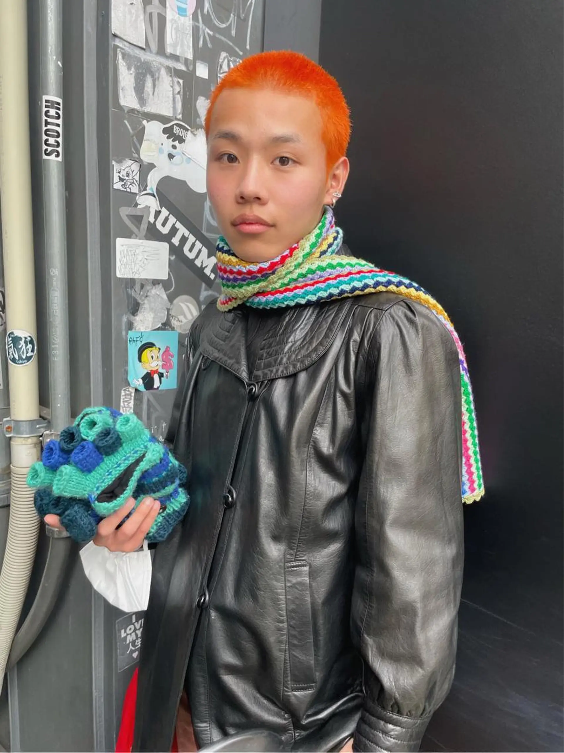 ショート カラー メンズ メンズバレイヤージュ メンズブリーチ センターパート フェードカット メンズハイライト カット ヘアカラー トリートメント スパイラルパーマ 🌐hina⭐️のヘアスタイル