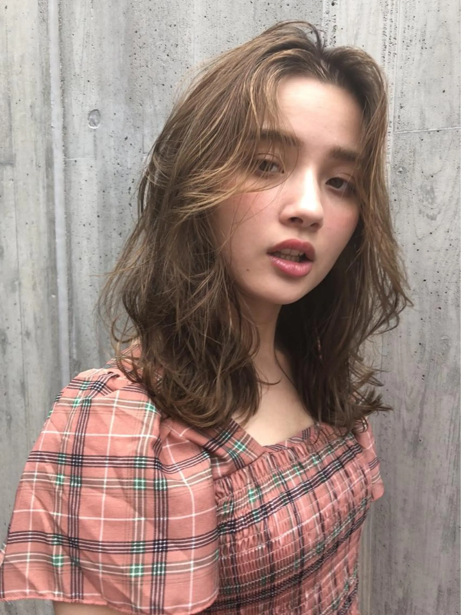 ミディアム 透明感/オリーブ/ グレージュ/YUKAのヘアスタイル