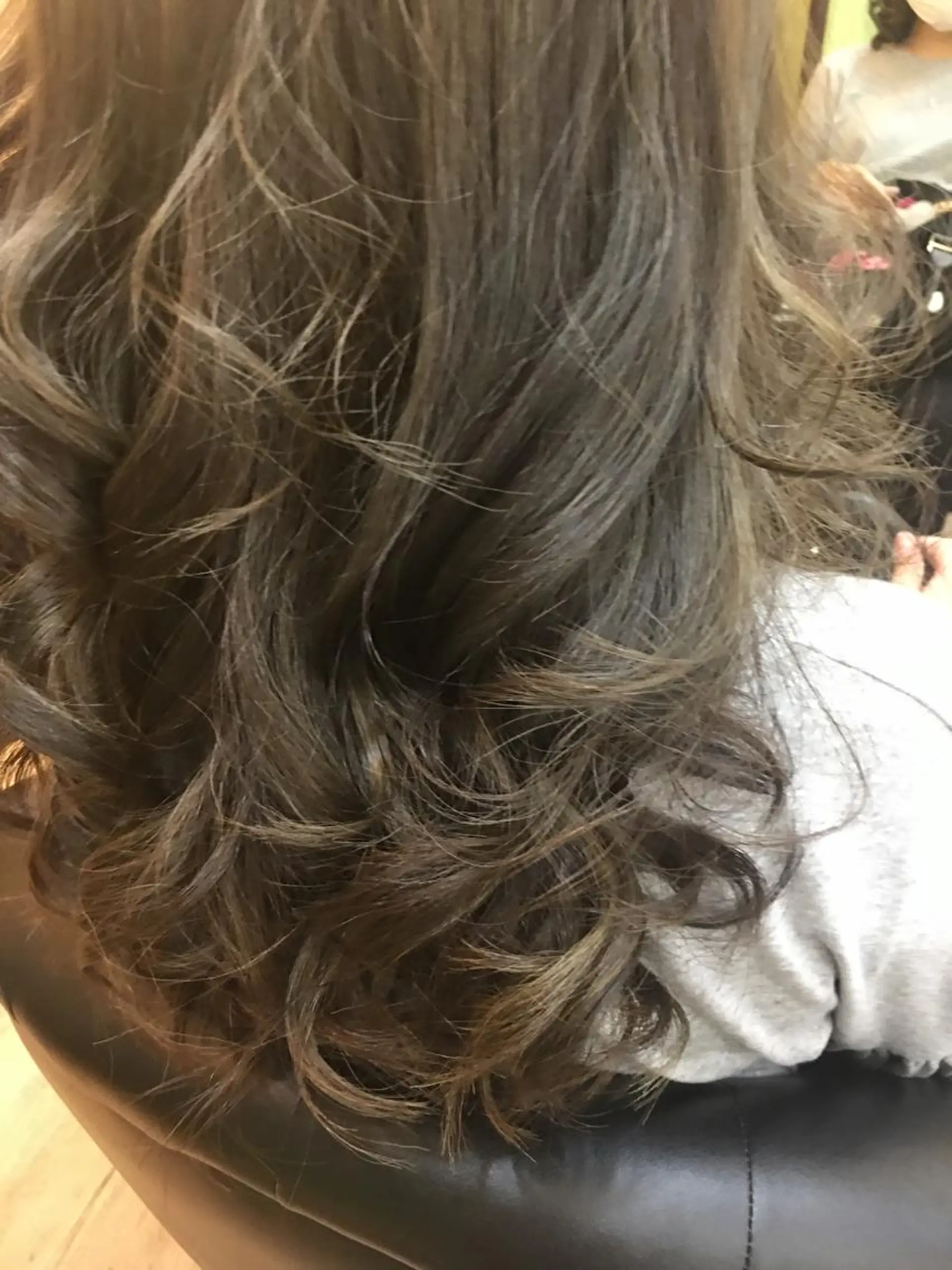 ロング カラー 鶴見 和美のヘアスタイル