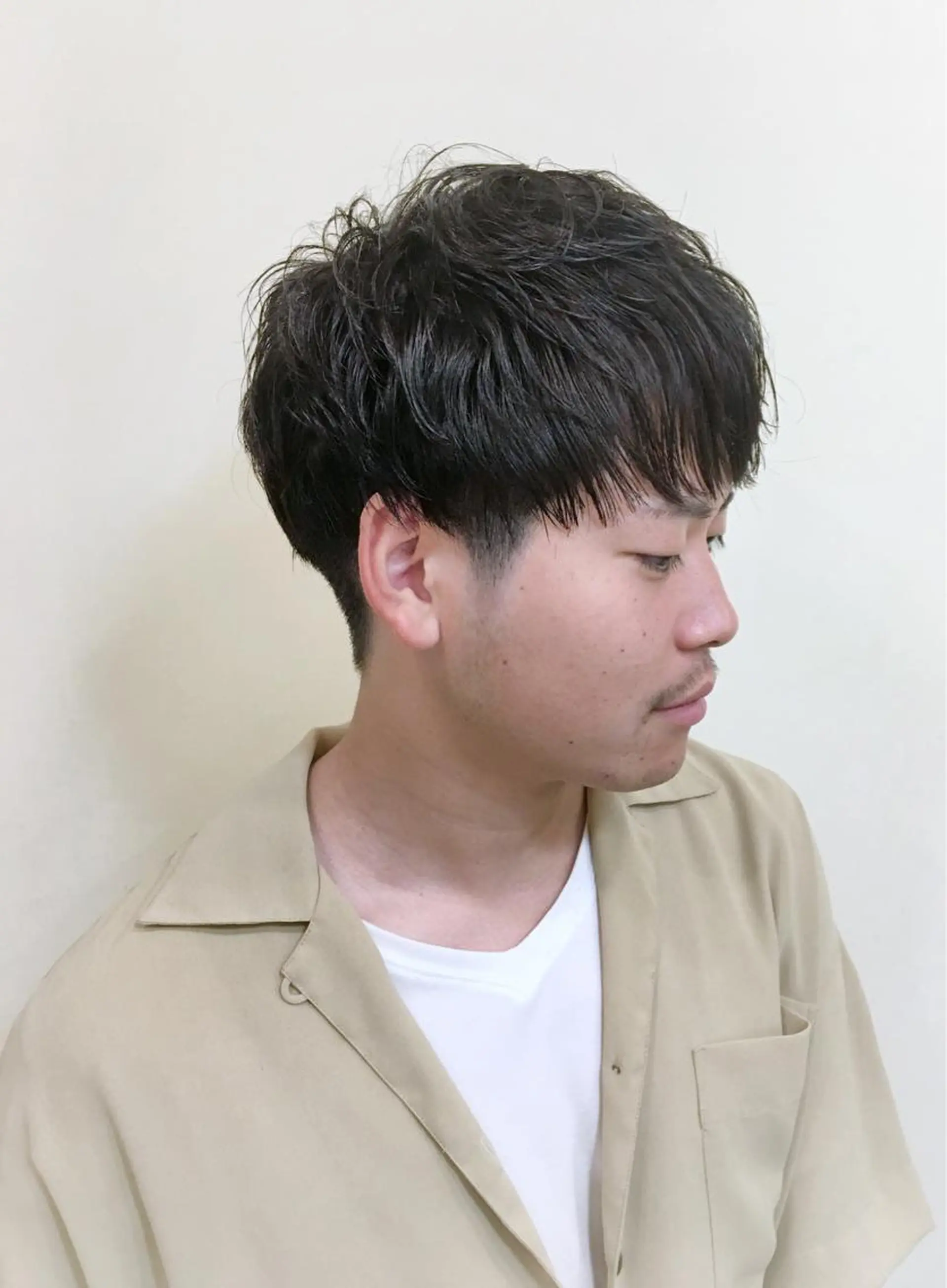 ショート パーマ メンズ ニュアンスパーマ カット パーマ ケアブリーチ 坪井佑樹のヘアスタイル