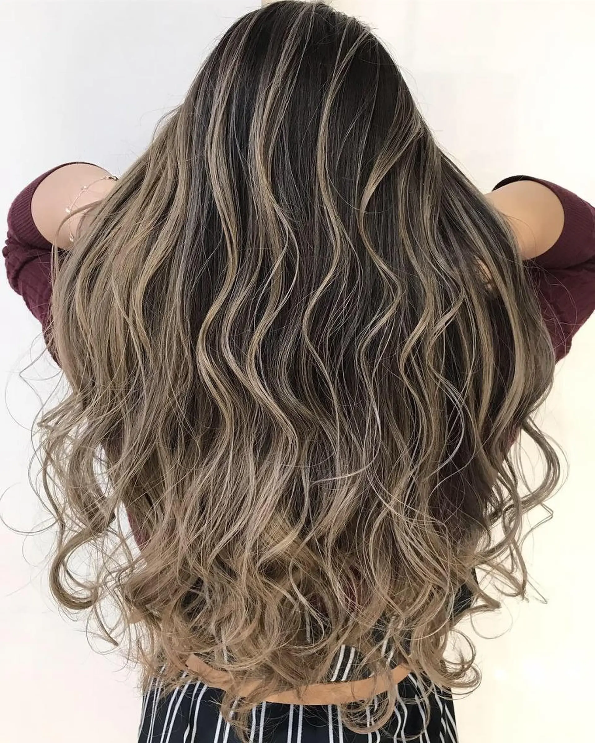 ロング カラー パーマ 透明感カラー ハイライトカラー ハイライト カット ヘアカラー トリートメント 公式 Ease by amble luxeのヘアスタイル