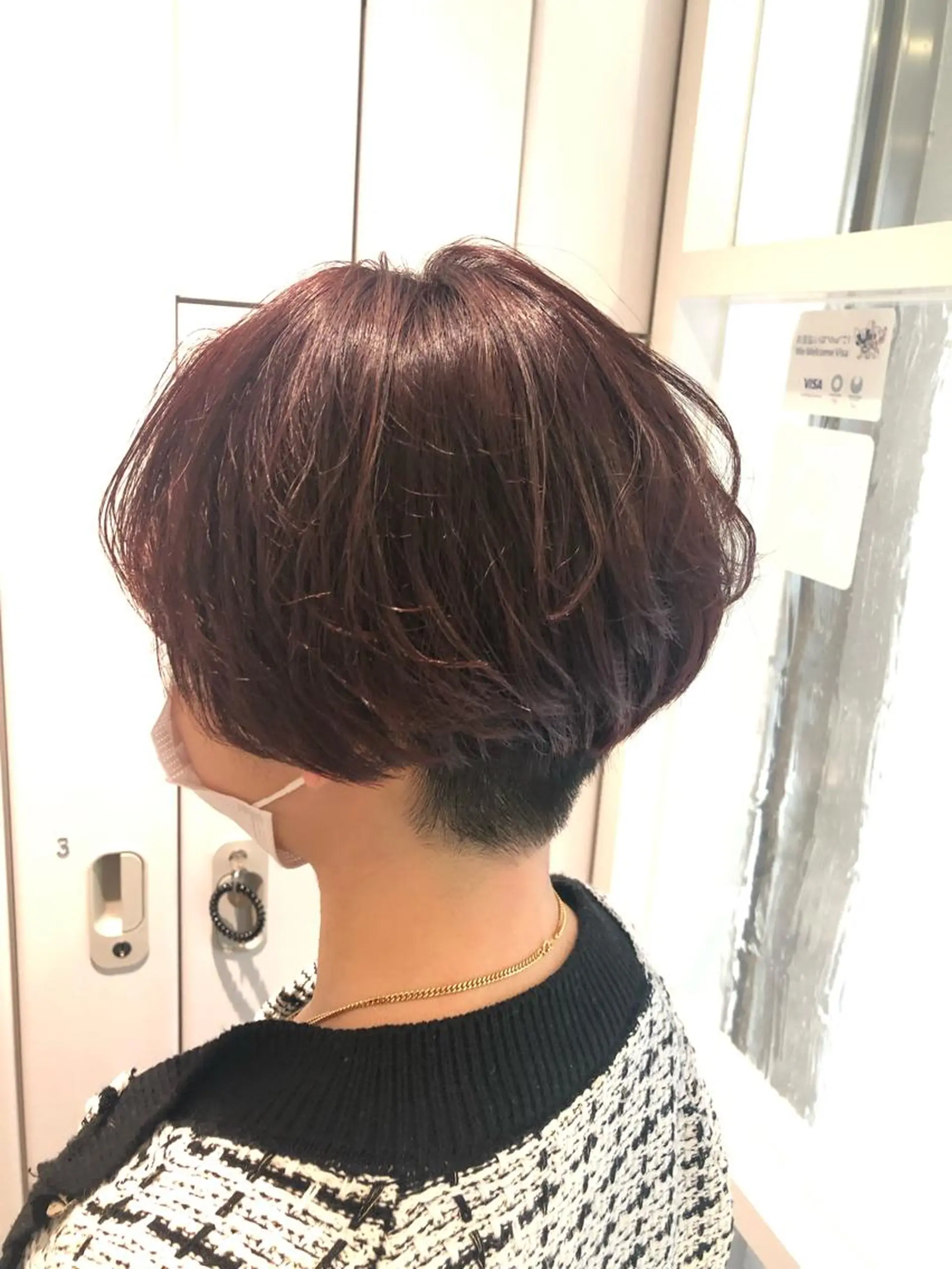 ショート カラー 刈り上げ 田辺 黎花のヘアスタイル