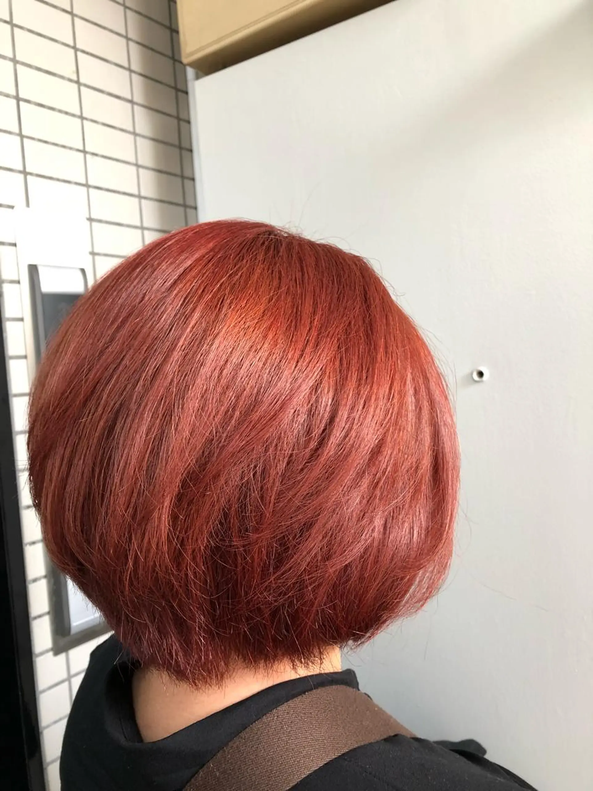 ショート カラー ブリーチ ケアブリーチ レッドカラー バイオレットカラー カット ヘアカラー トリートメント 川野 賢のヘアスタイル