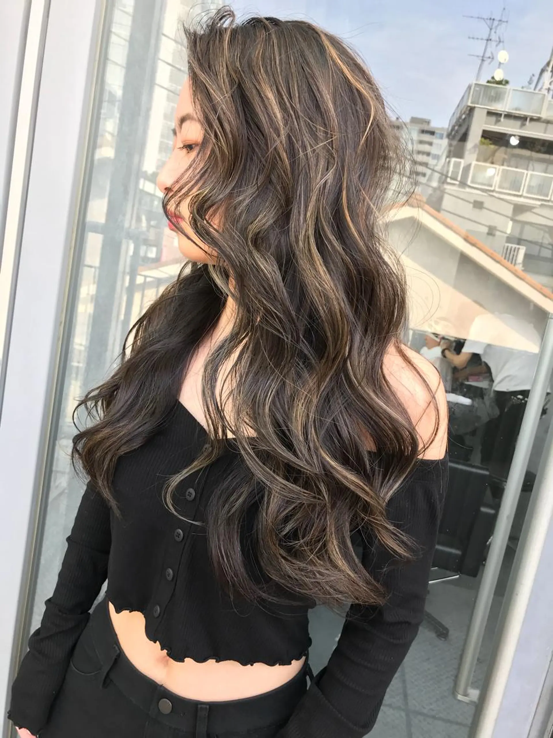 セミロング カラー グレージュ ハイライトカラー 3Dハイライト ハイライト TOMOYAレイヤー ブリーチ縮毛矯正のヘアスタイル