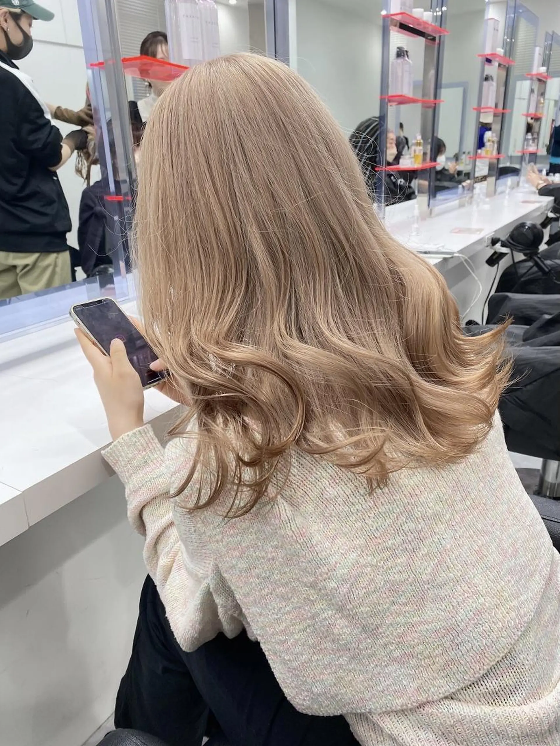 ロング カラー ヘアカラー トリートメント ヘッドスパ ヘアセット ❤︎ワンホンガーリー なハイトーンヘア❤︎のヘアスタイル