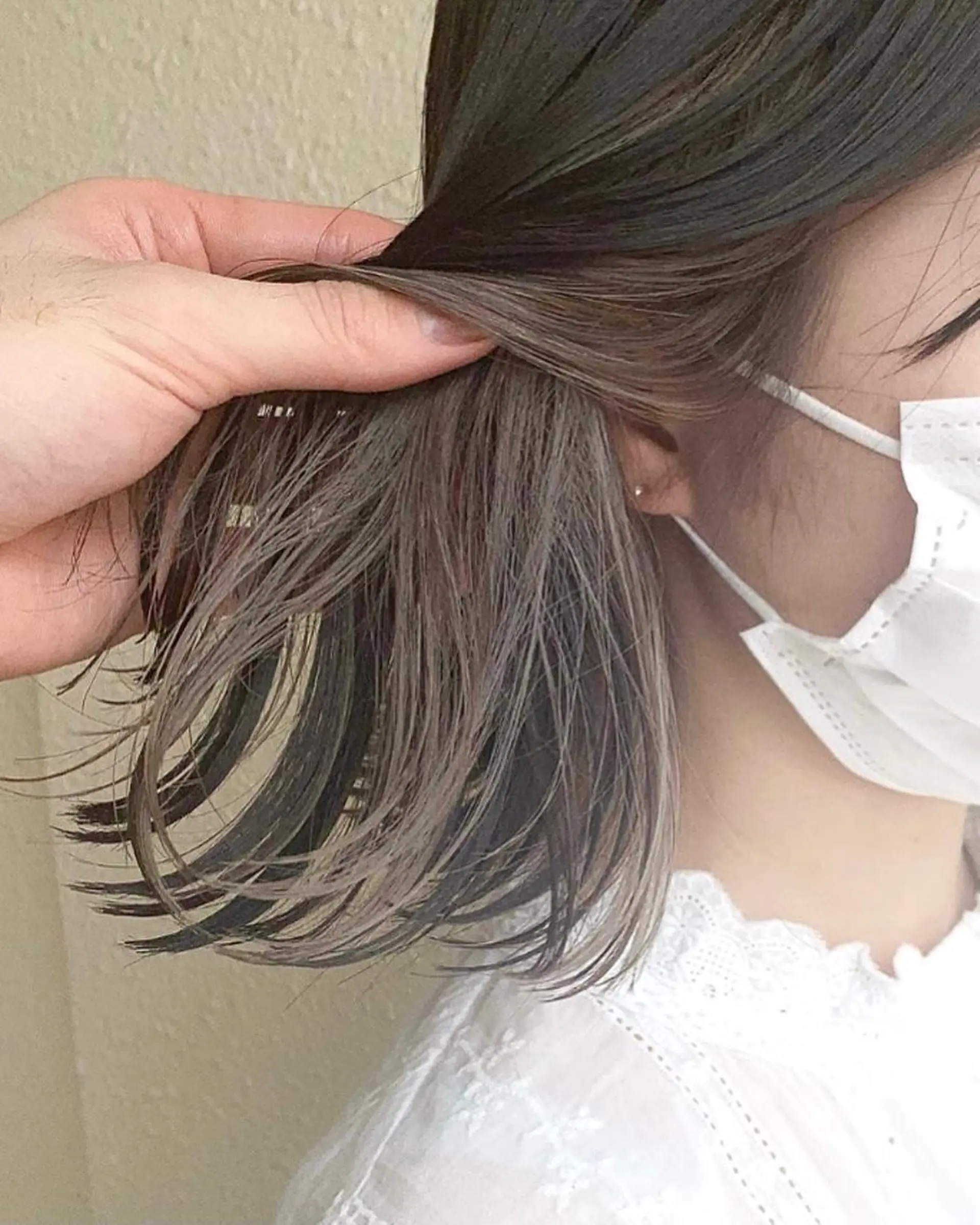 ミディアム カラー グレージュ シアーグレージュ iLi所属・iLi 《イリ》のヘアスタイル