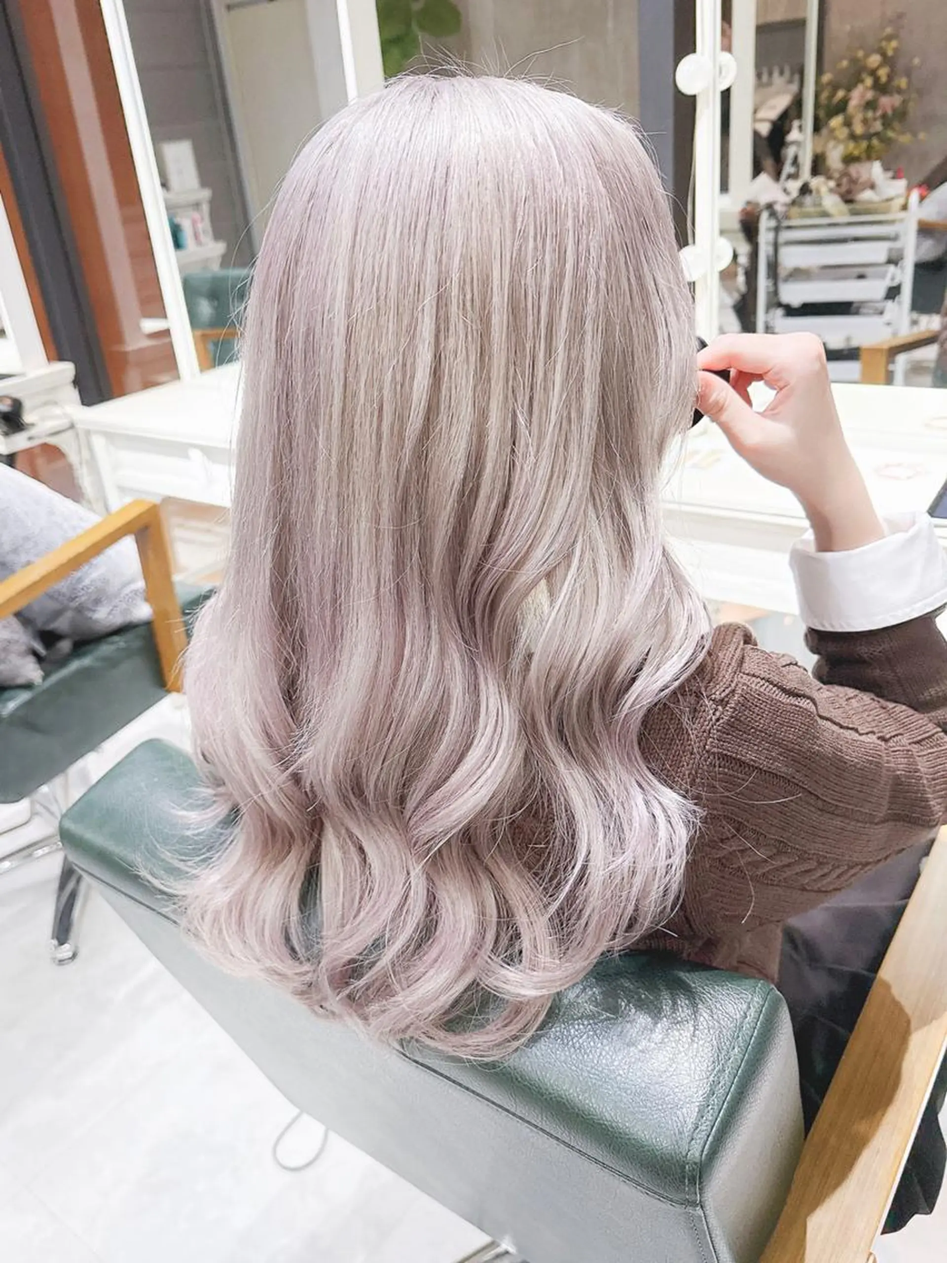 セミロング ヘアアレンジ カラー ベージュカラー ハイトーンカラー ハイトーンベージュ ホワイトベージュ Days 透明感カラーのヘアスタイル