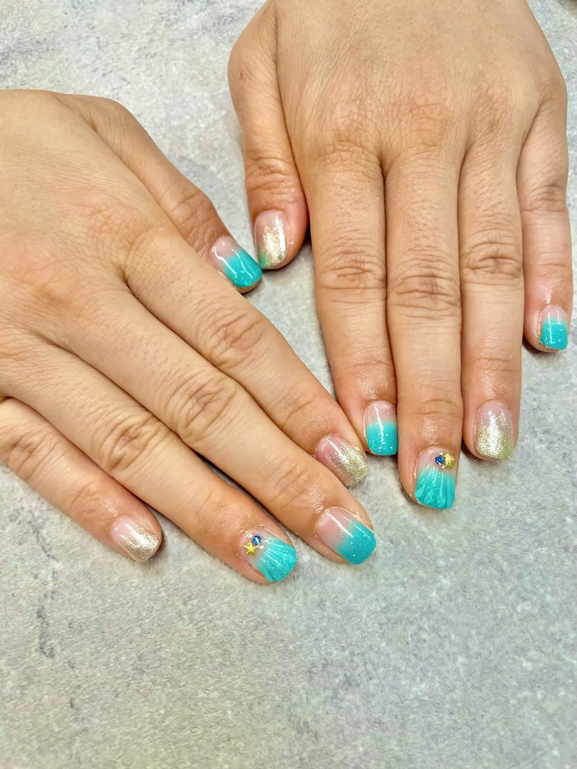 ネイル ブルー グラデーション 夏ネイル FASTNAIL PLUS 新宿店のネイルデザイン