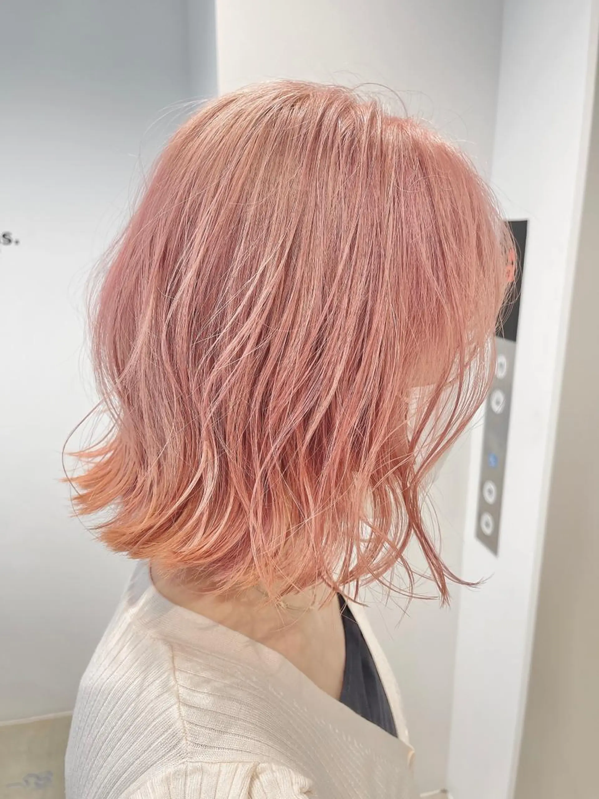 ミディアム カット ヘアカラー トリートメント ショートヘア💫 ハイトーン西田拓馬のヘアスタイル