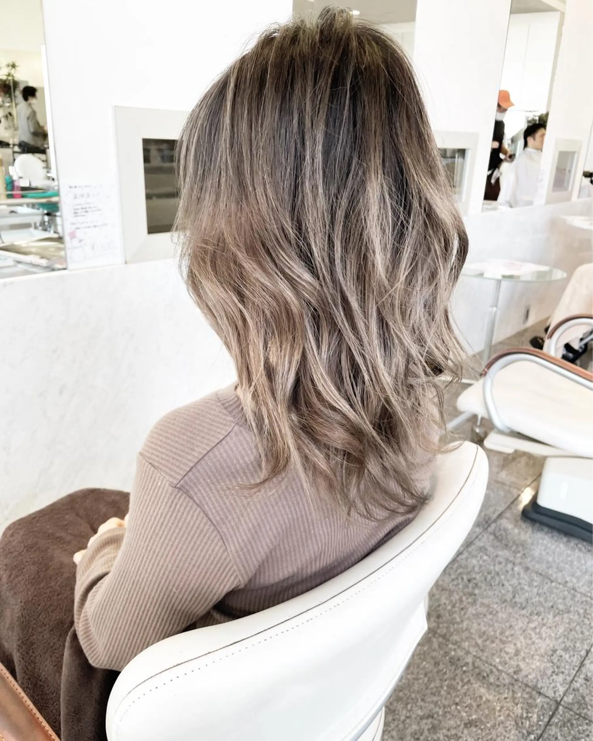 ミディアム カラー ブリーチ MERu所属・MERu/高橋裕之 /レイヤー/艶カラーのヘアスタイル