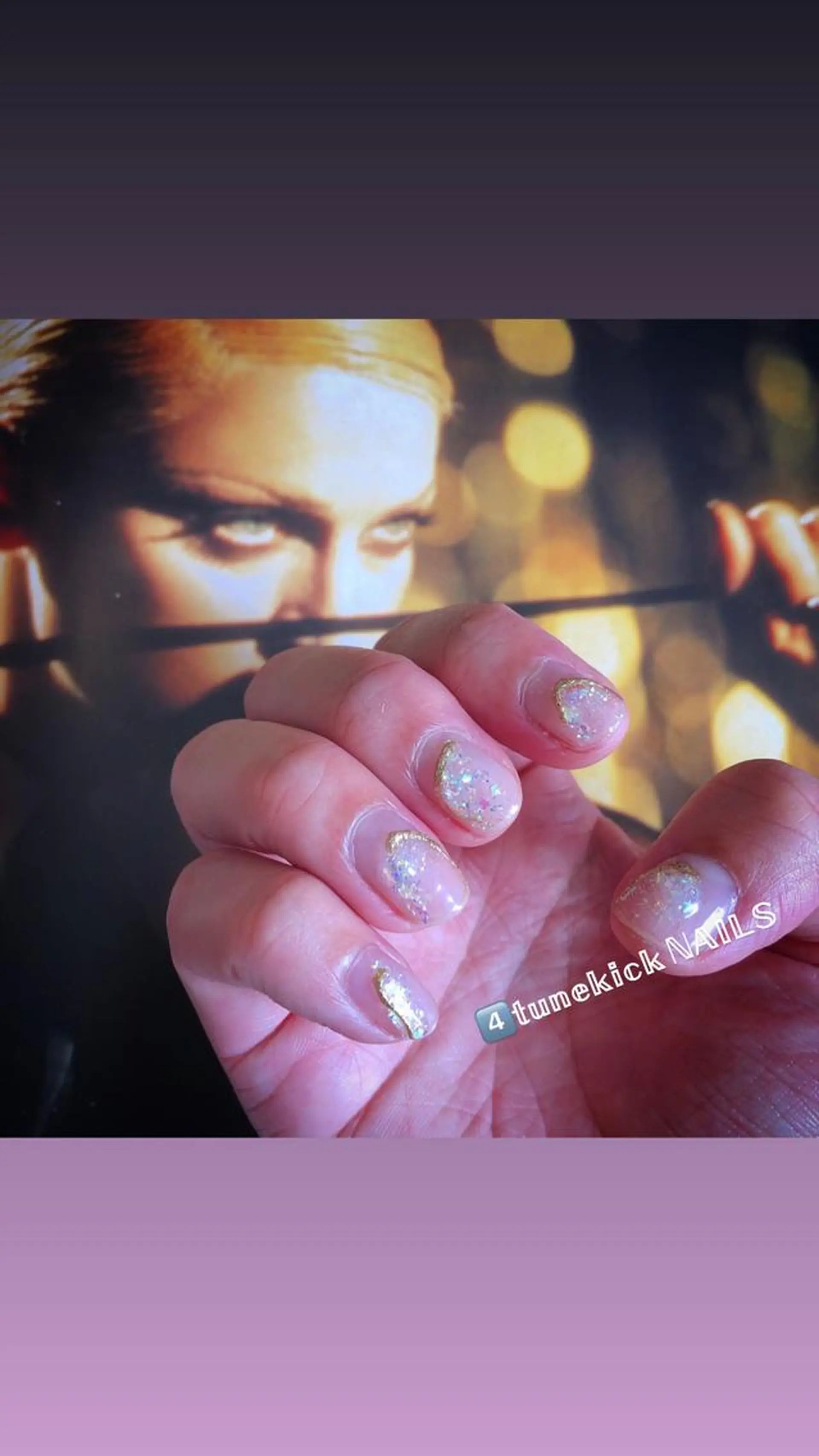 ネイル オーロラネイル ゴールド 4tunekick NAILS(フォーチュンキックネイルズ)所属・光森 淳子のネイルデザイン