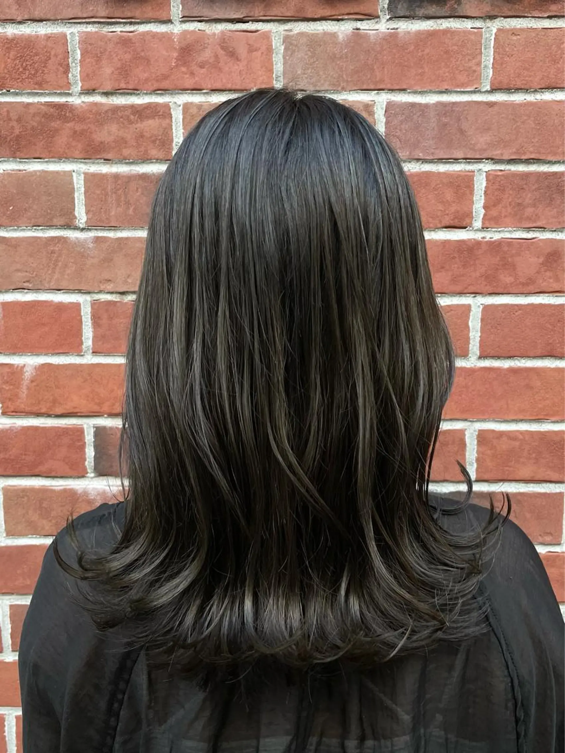 セミロング 小林 愛花のヘアスタイル