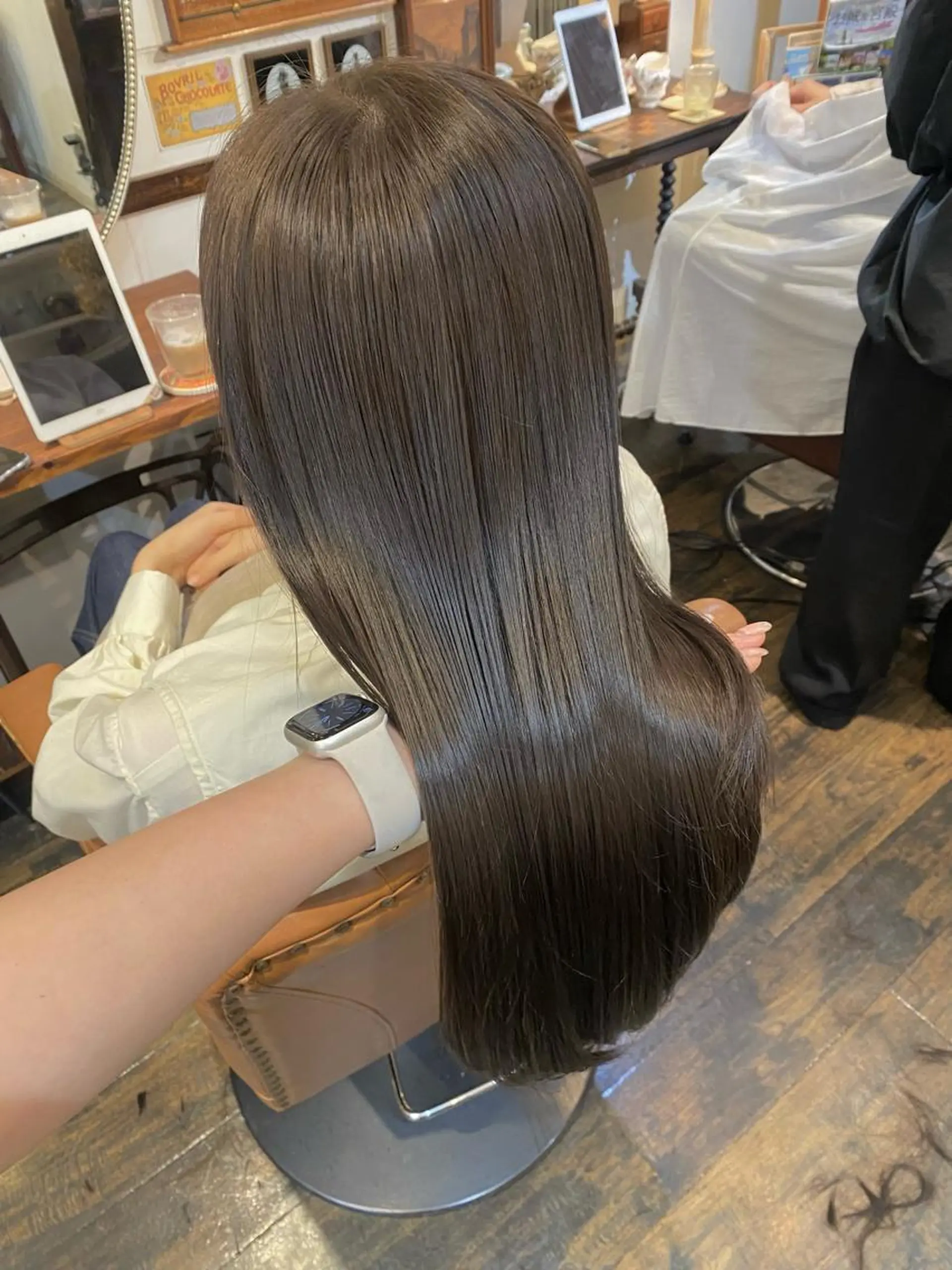 セミロング カラー ベージュカラー オリーブベージュ カット ヘアカラー トリートメント ヤスザトアヤノ ／レイヤー／オリーブのヘアスタイル