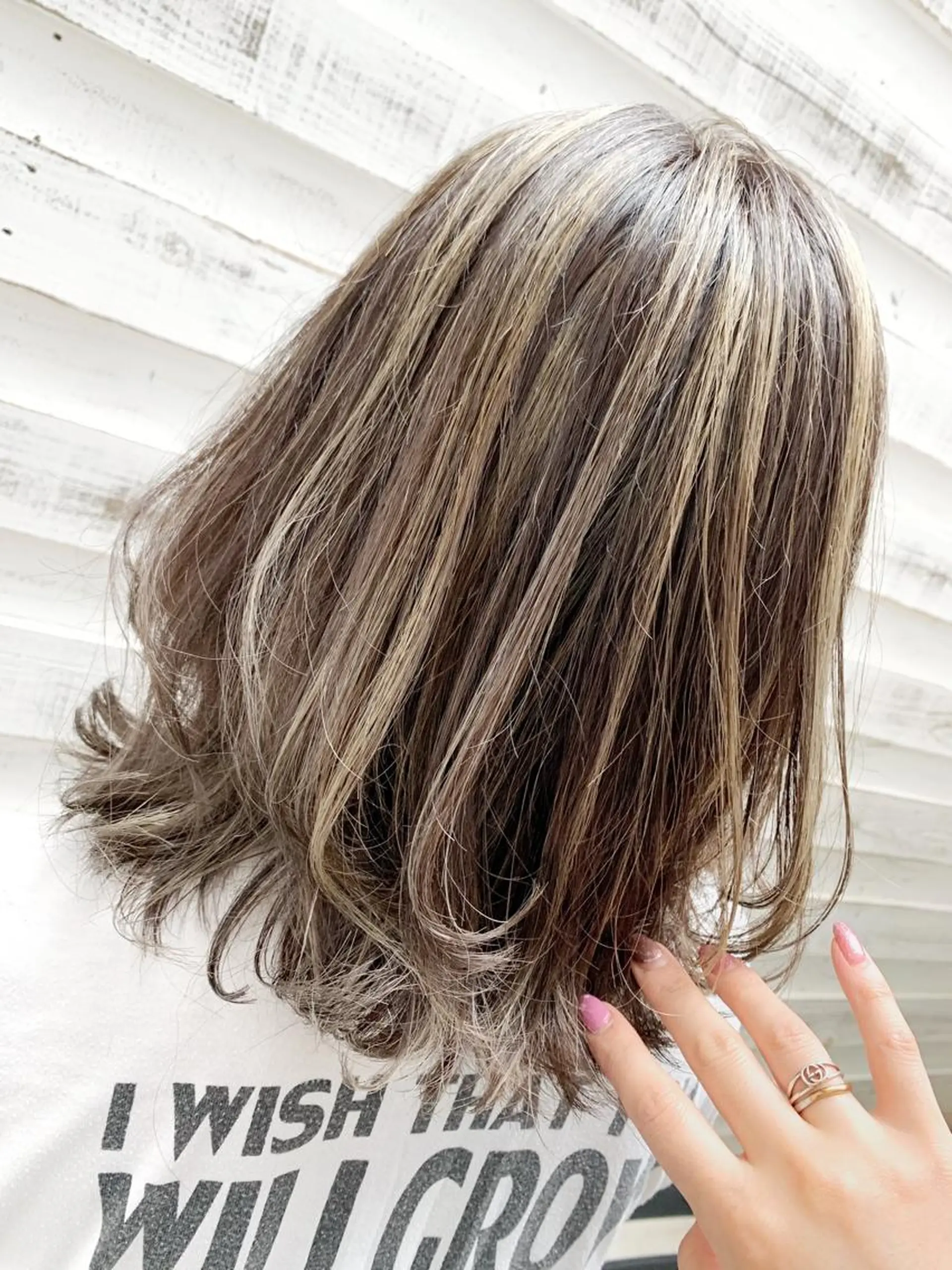 ミディアム カラー ヘアアレンジ アッシュ バレイヤージュ ベージュカラー グラデーションカラー ハイライトカラー 指名支持率NO.1 スタイリストのヘアスタイル