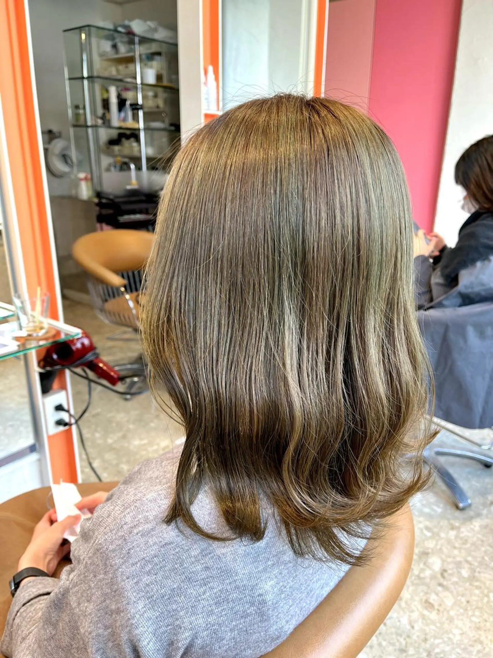 ミディアム カラー ヘアカラー トリートメント うしだ かおるのヘアスタイル