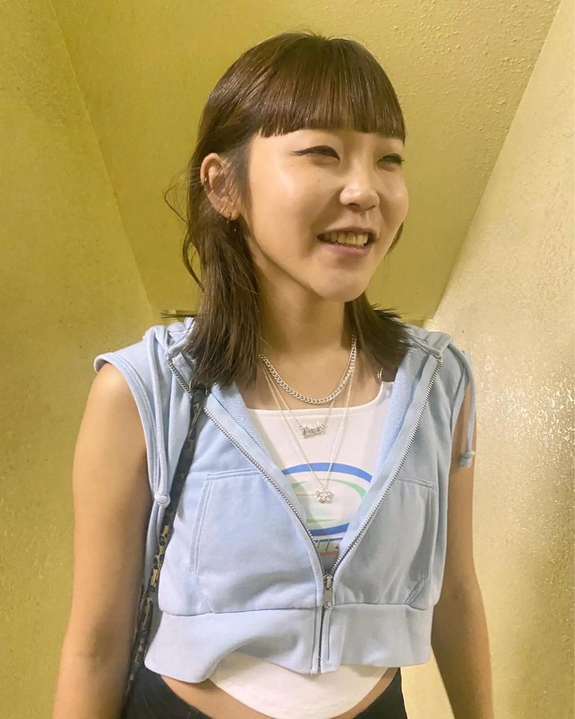 ミディアム ワイドバング レイヤーカット/栄/ 顔周り/キトウモエノのヘアスタイル